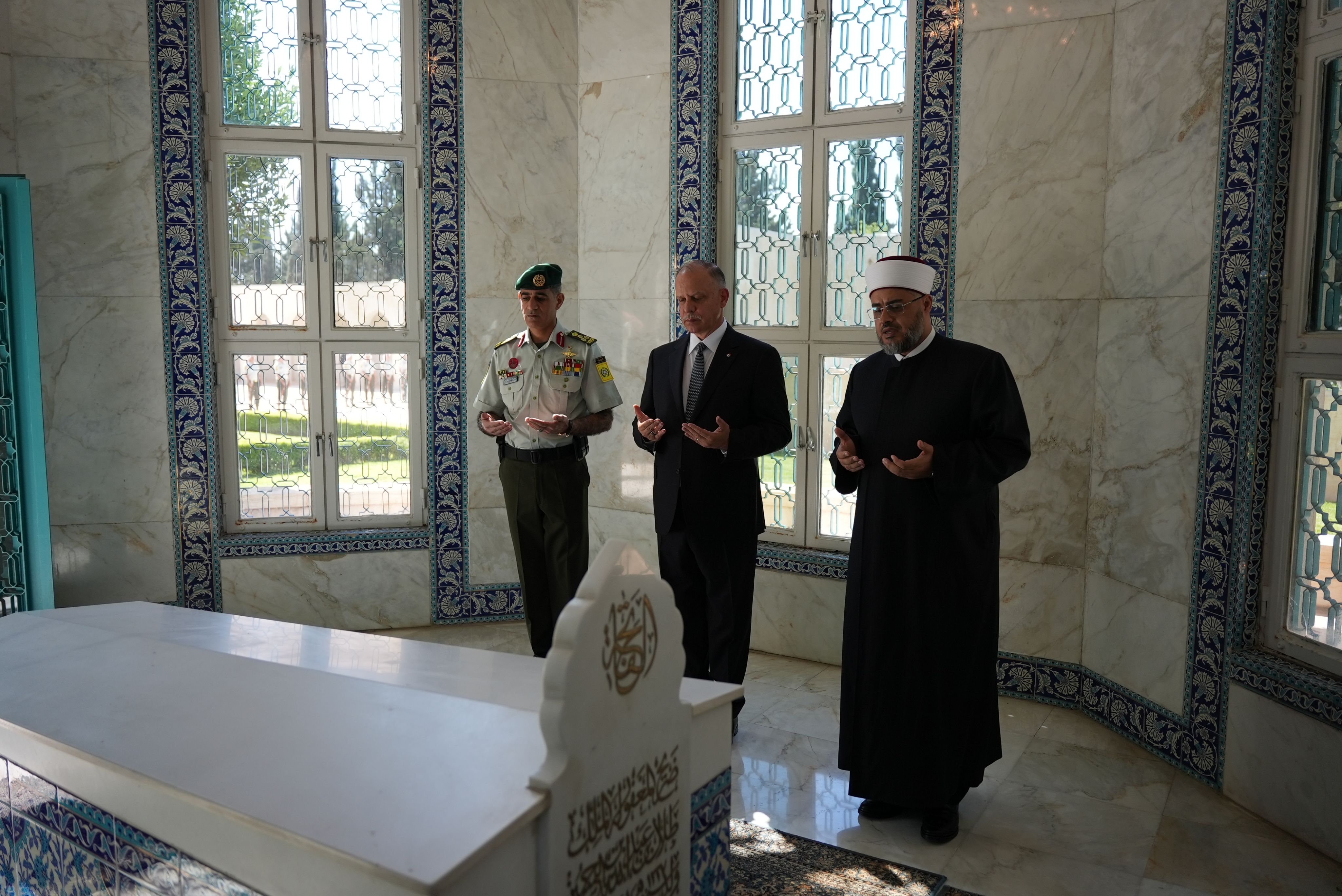 Regent visits tomb of Late King Talal