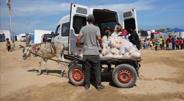 Jordanian Campaign, JHCO continue providing fresh bread to displaced families in Gaza