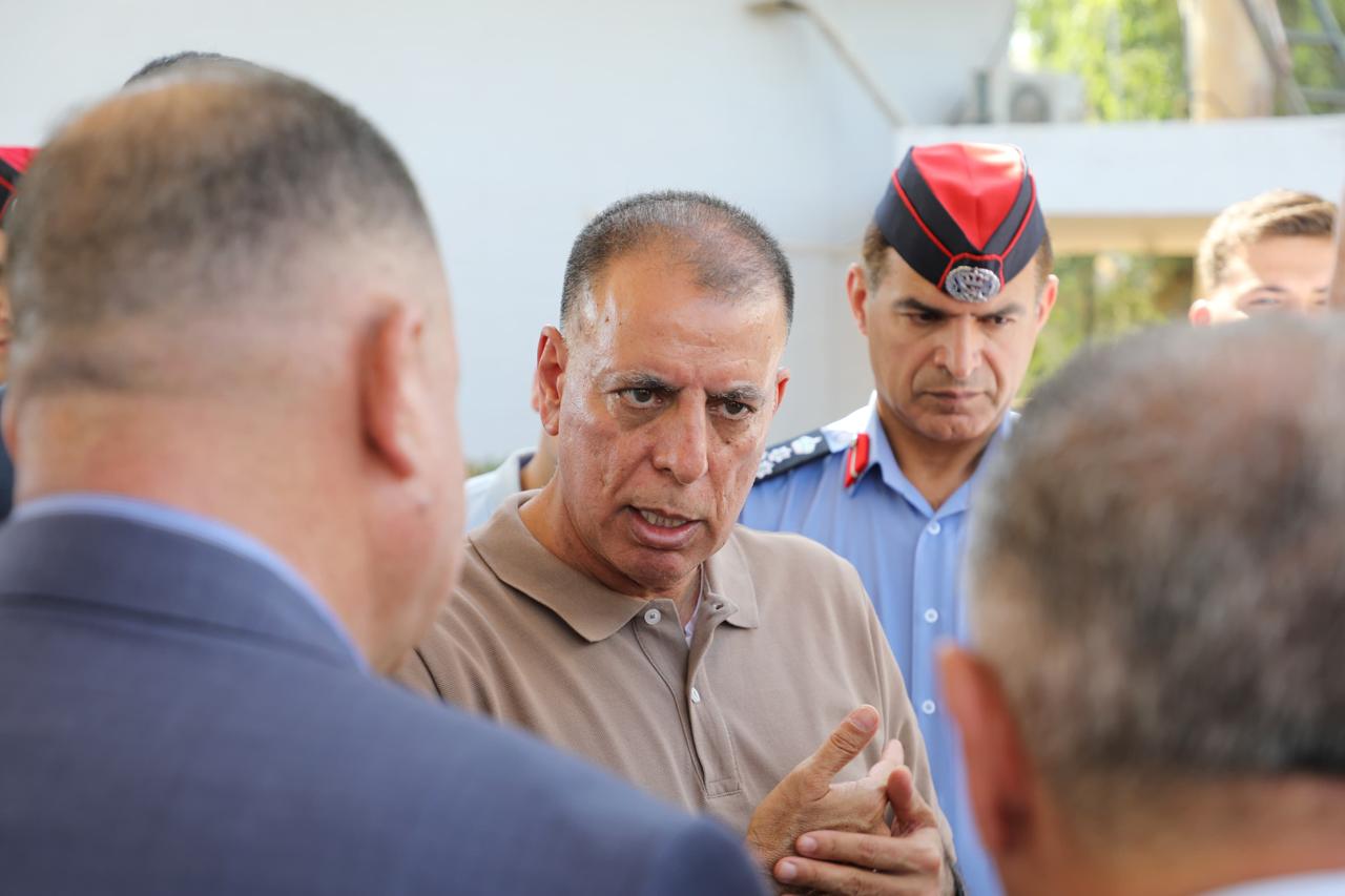Interior Minister Orders Reforms to Improve Travel Experience at King Hussein Bridge