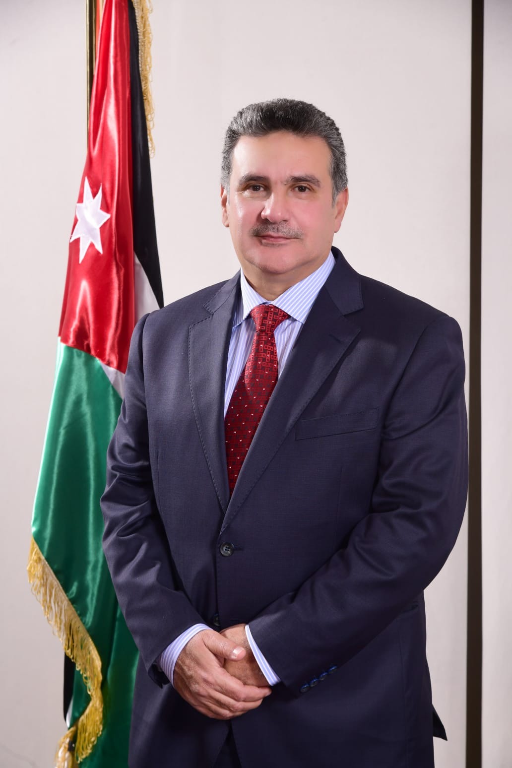 Telecom Regulator Advises Users on Cutting International Roaming Costs