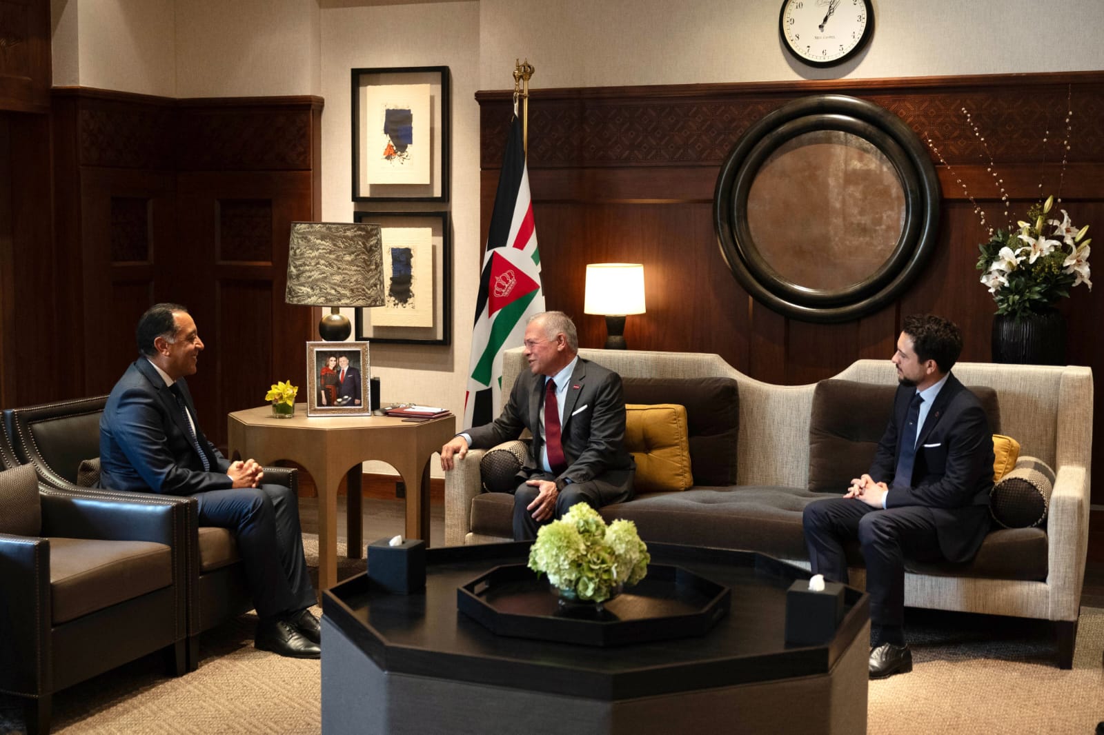 King receives Egypt PM