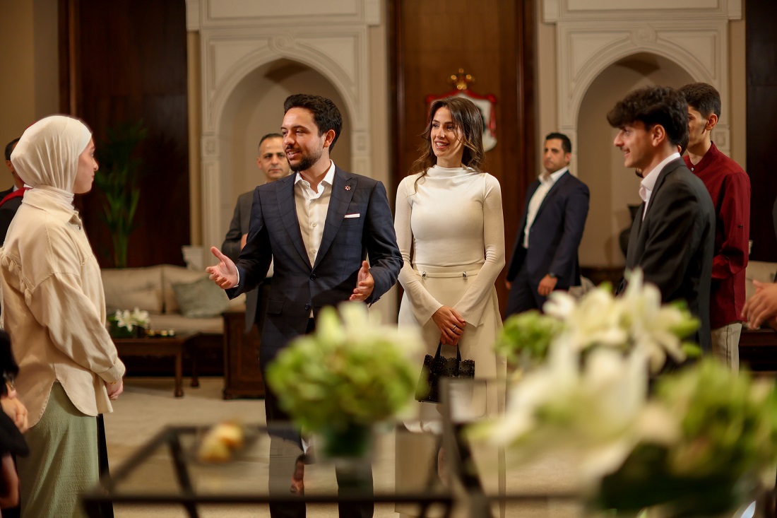 Crown Prince receives top Tawjihi achievers at Basman Palace