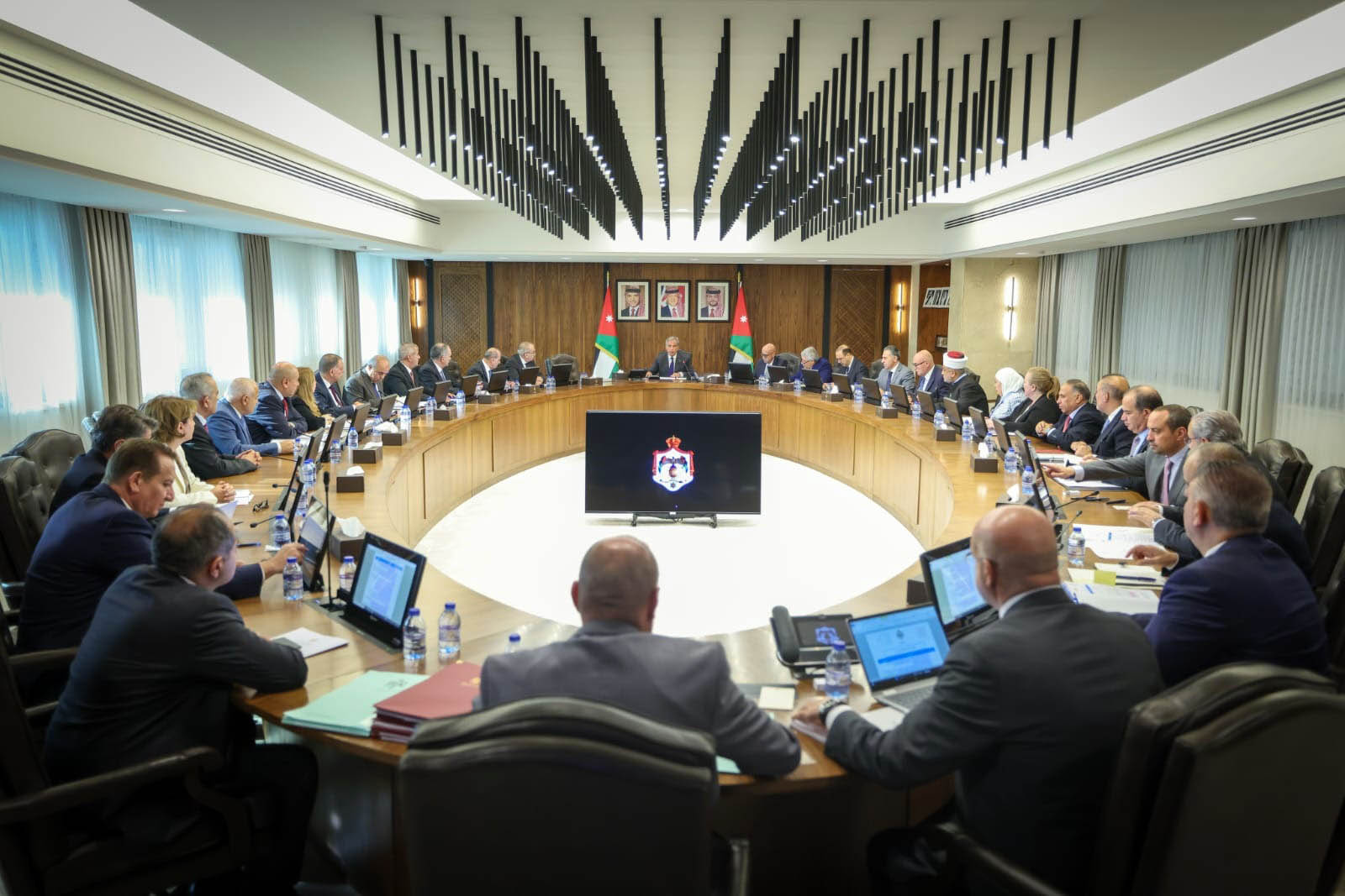 Cabinet approves key legislative decisions in Sunday session