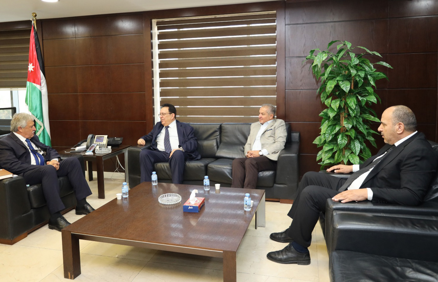 Transport minister, AULT discuss expanding operations of Jordan's freight fleet