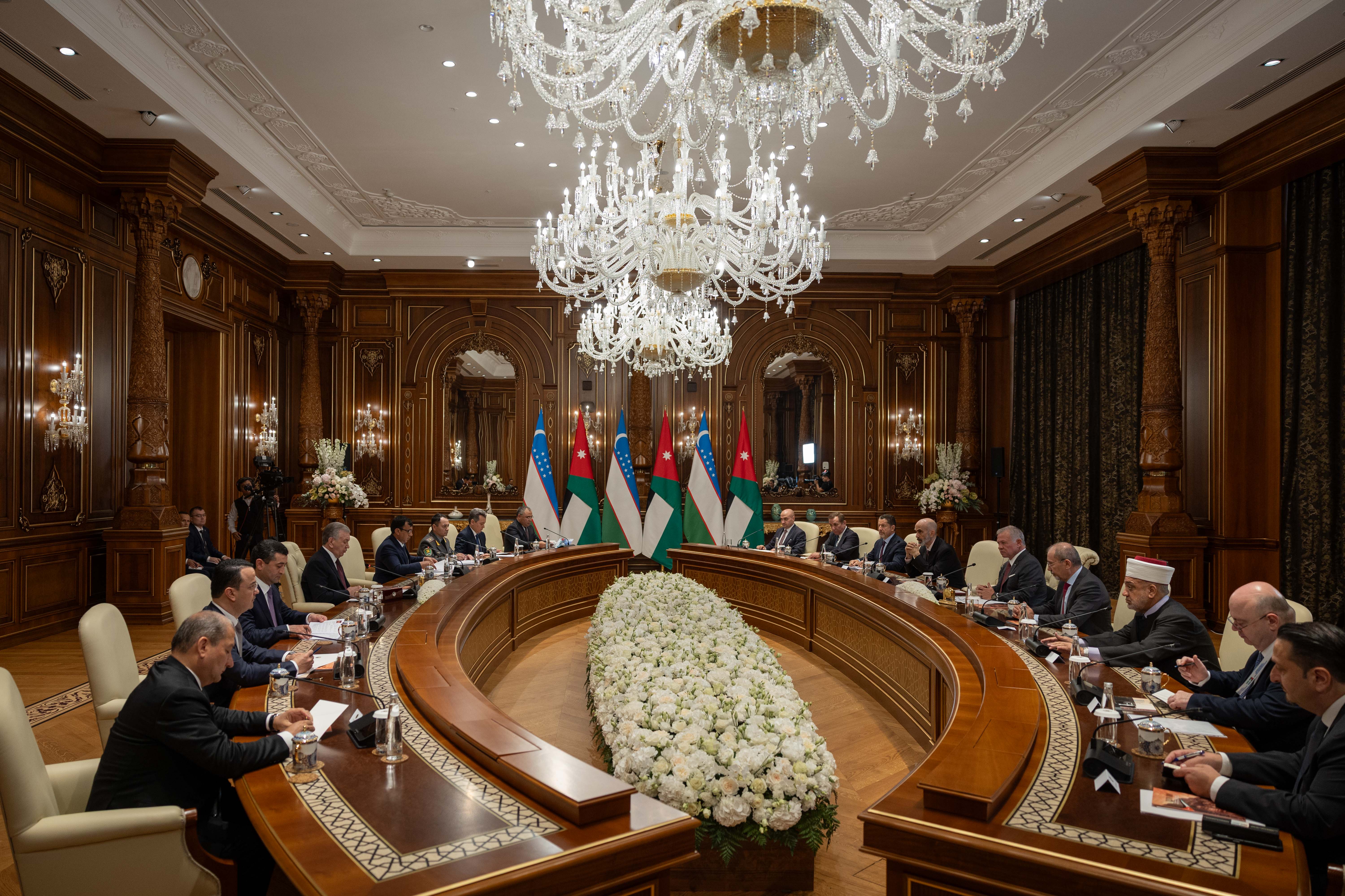 King, Uzbekistan president discuss enhancing cooperation across various fields