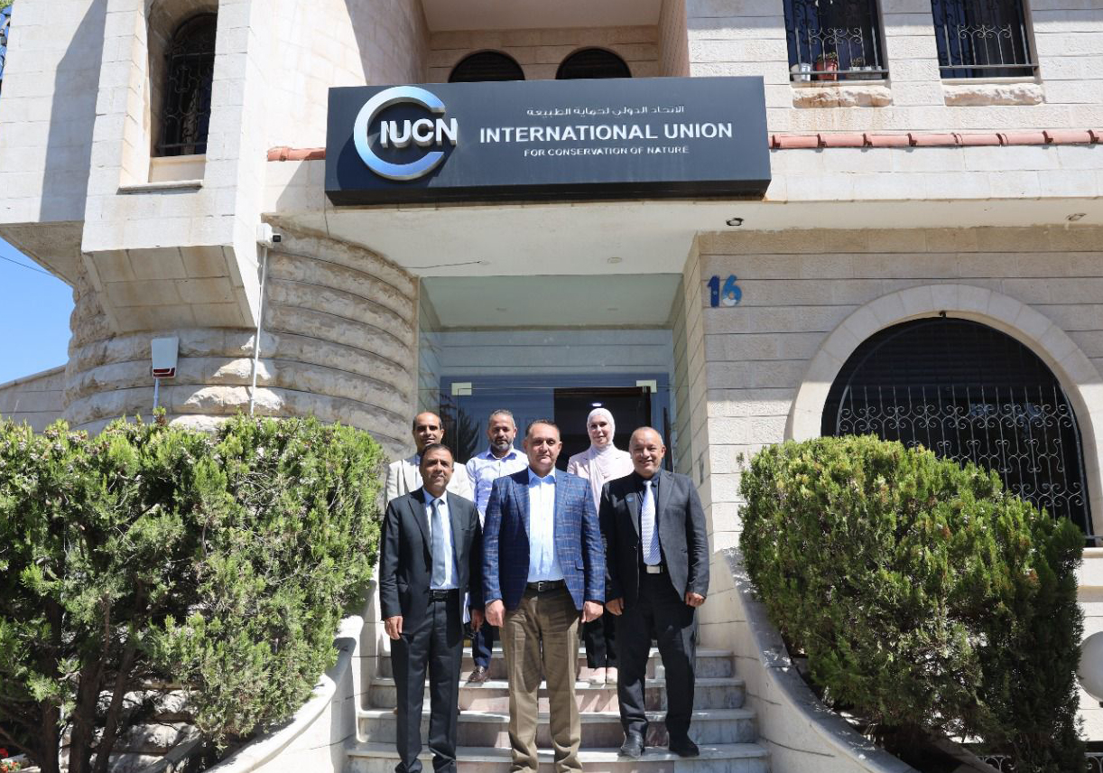 Environment minister, IUCN regional director discuss cooperation