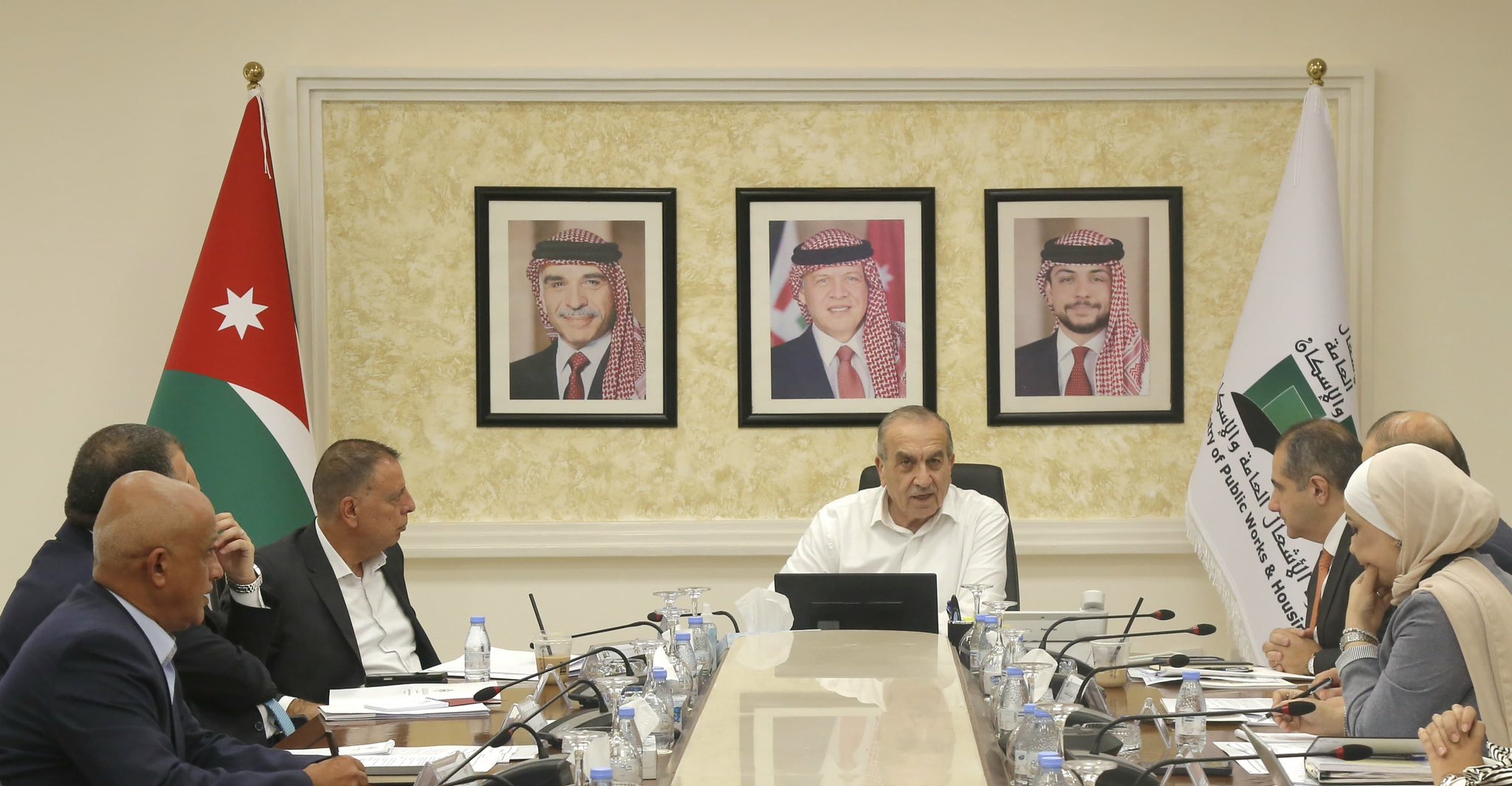 Meeting to discuss plans for King Hussein Bridge's development