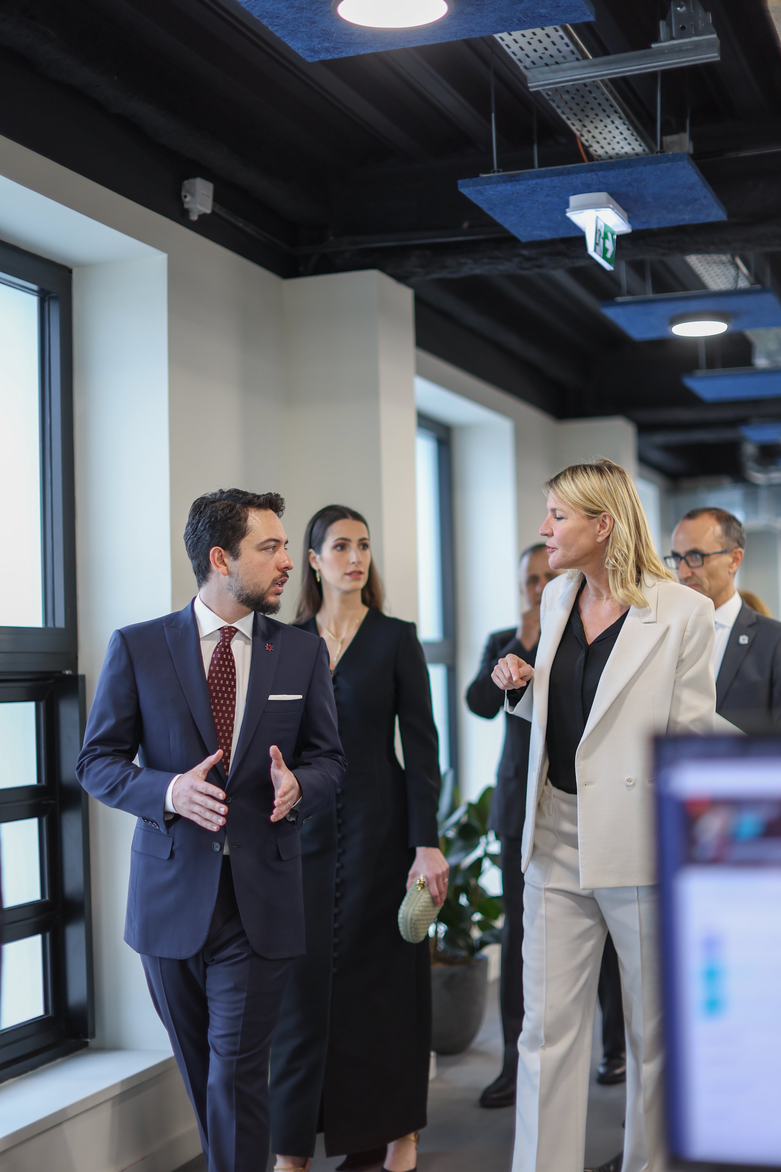 Crown Prince visits 42 The Network for computer science training in Paris