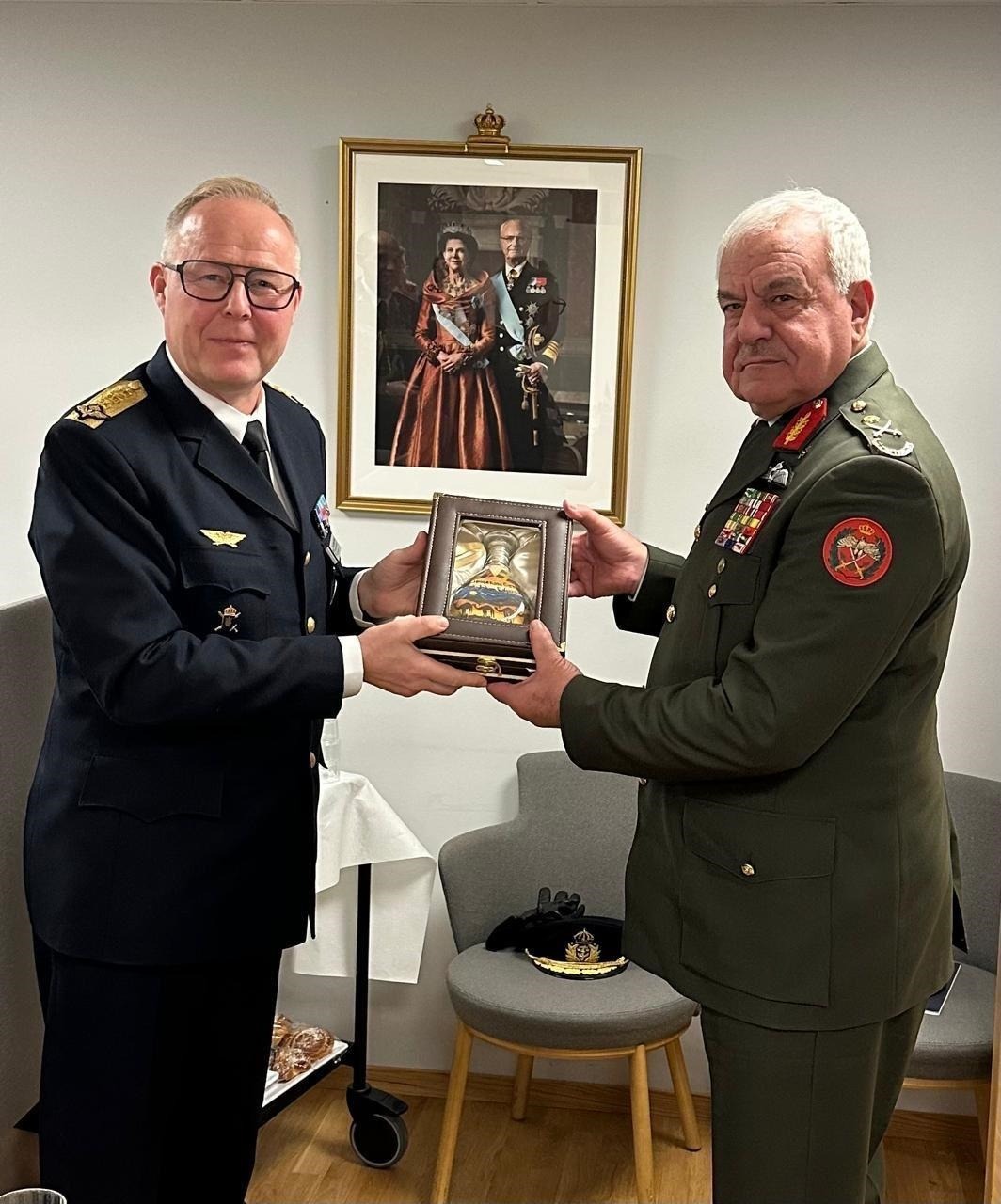 Army chief meets Supreme Commander of the Swedish Armed