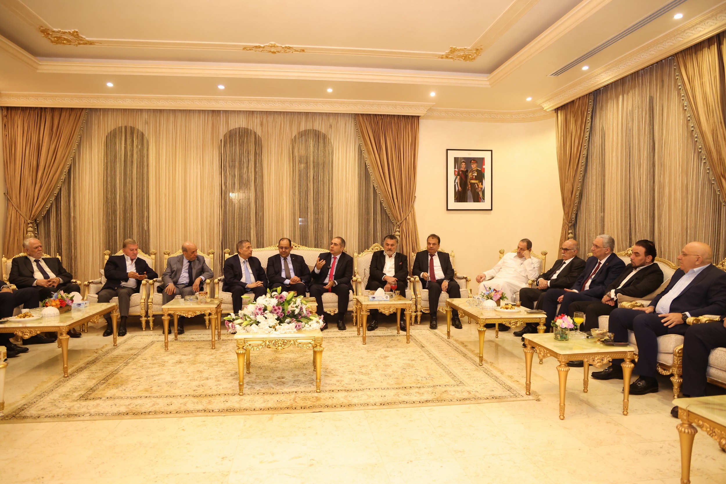 Investment minister meets Jordanian businessmen in Saudi; urges integration between two kingdoms