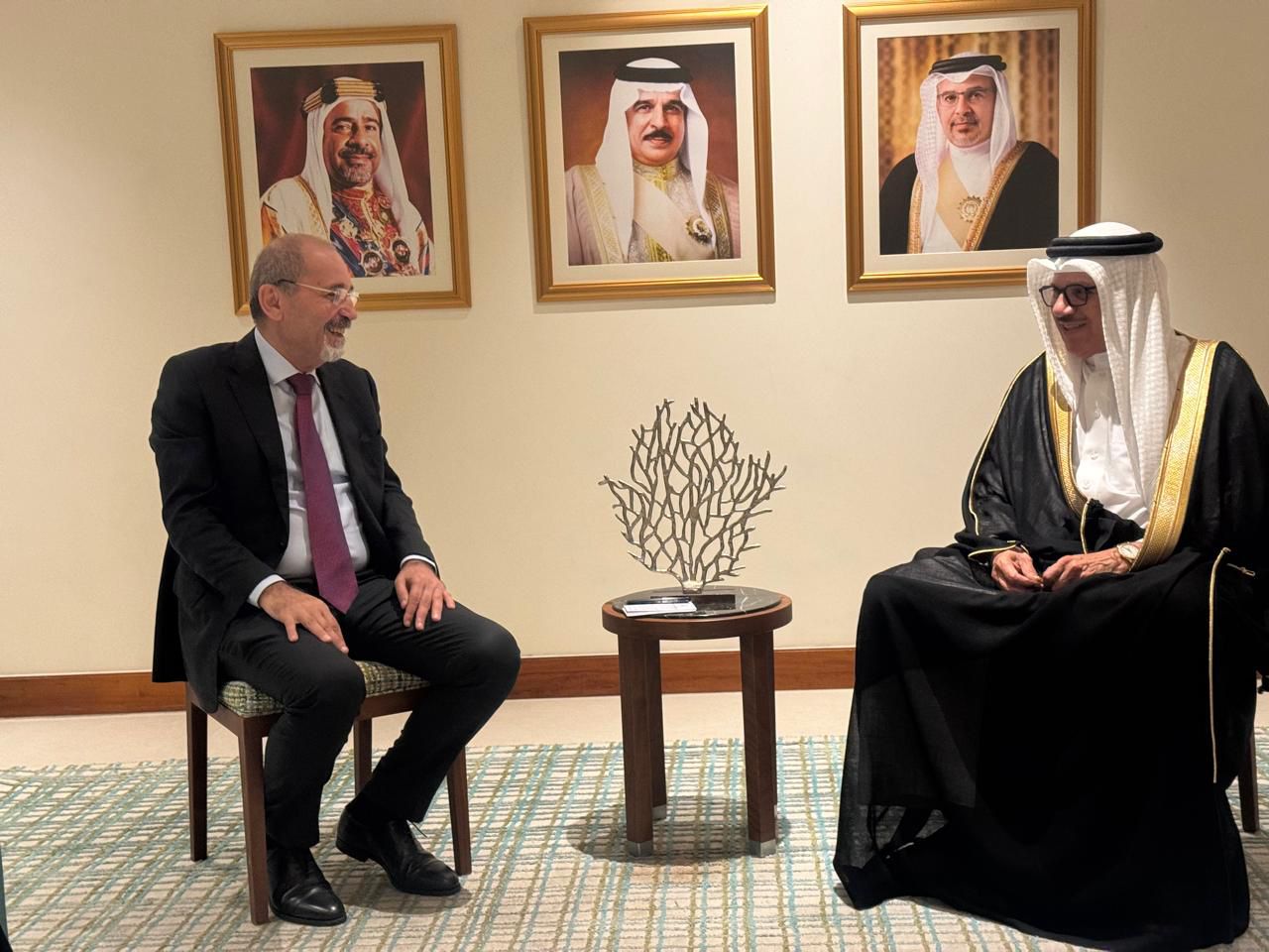 FM holds extensive talks with Bahraini counterpart