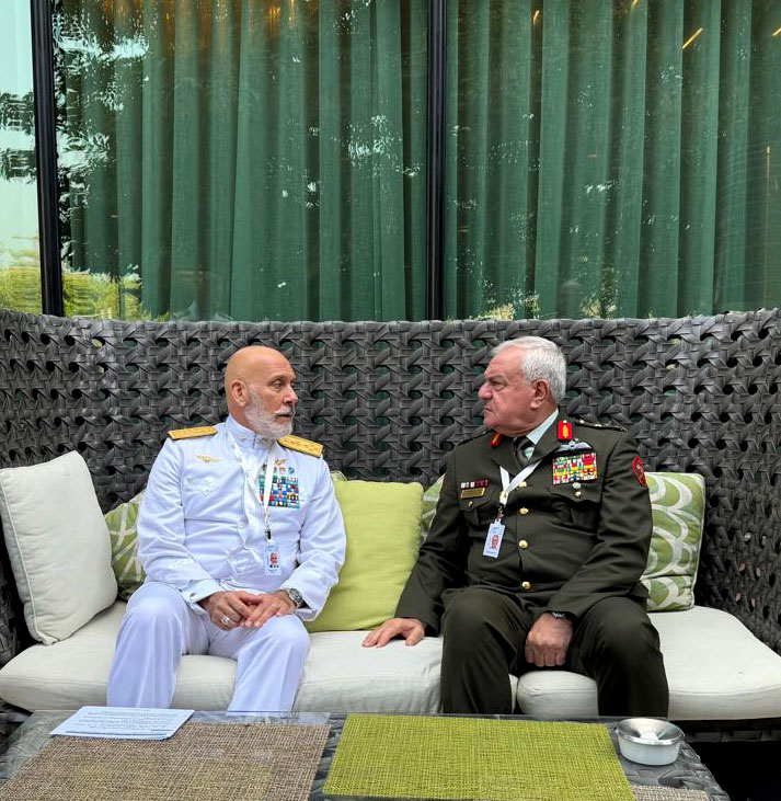 الحنيطي يلتقي عدداً من القادة العسكريين على هامش "حوار المنامة 2025"