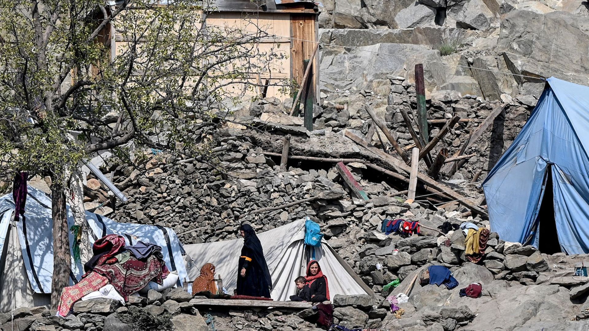 مقتل 9 أشخاص جراء زلزال ضرب شمال أفغانستان