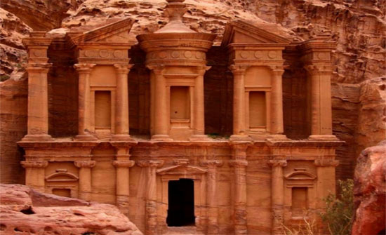 وفد من جمعية رجال الأعمال الجورجيين يزور البترا