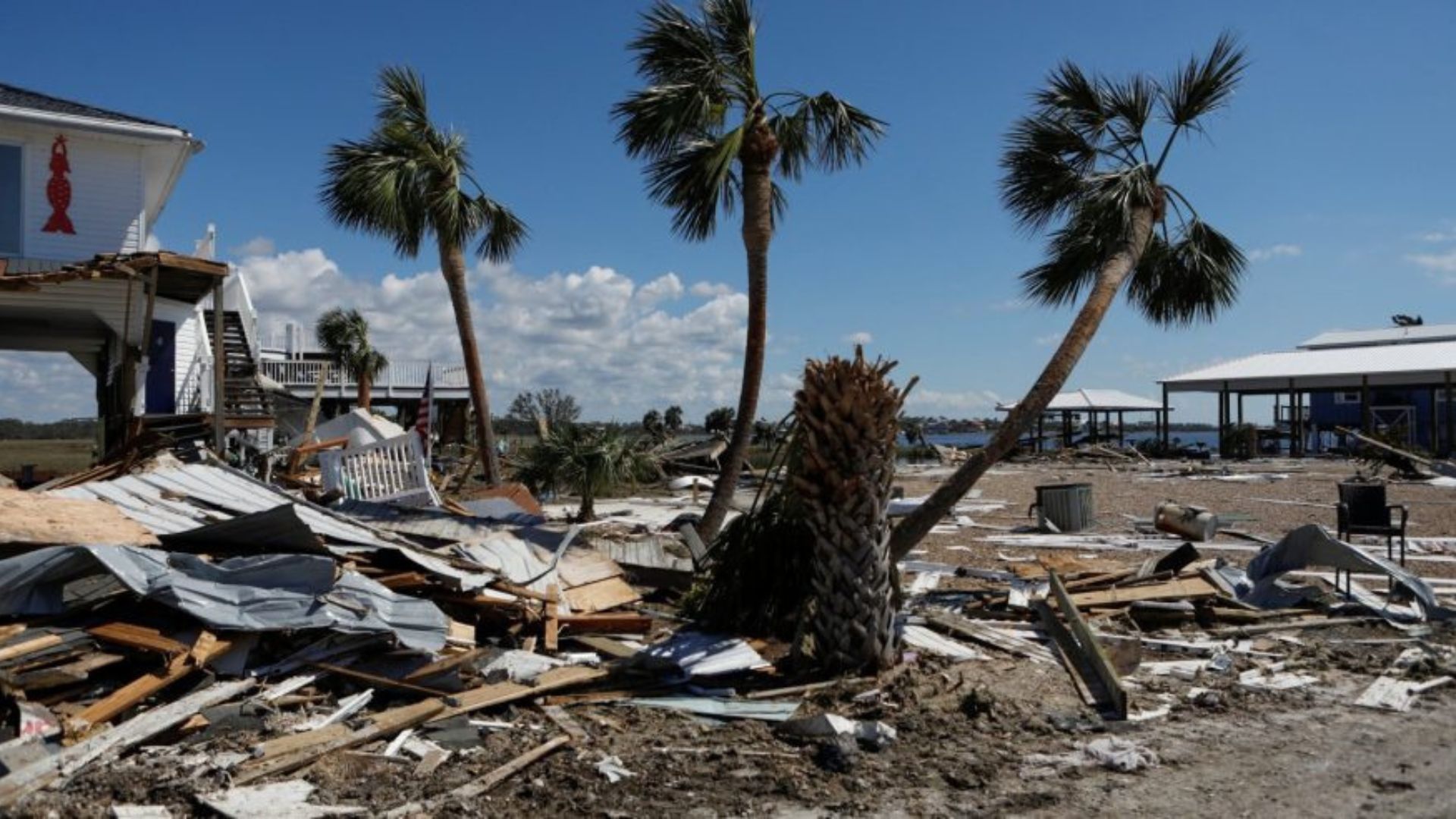 إعصار كالمايجي يودي بحياة 66 شخصا في الفلبين