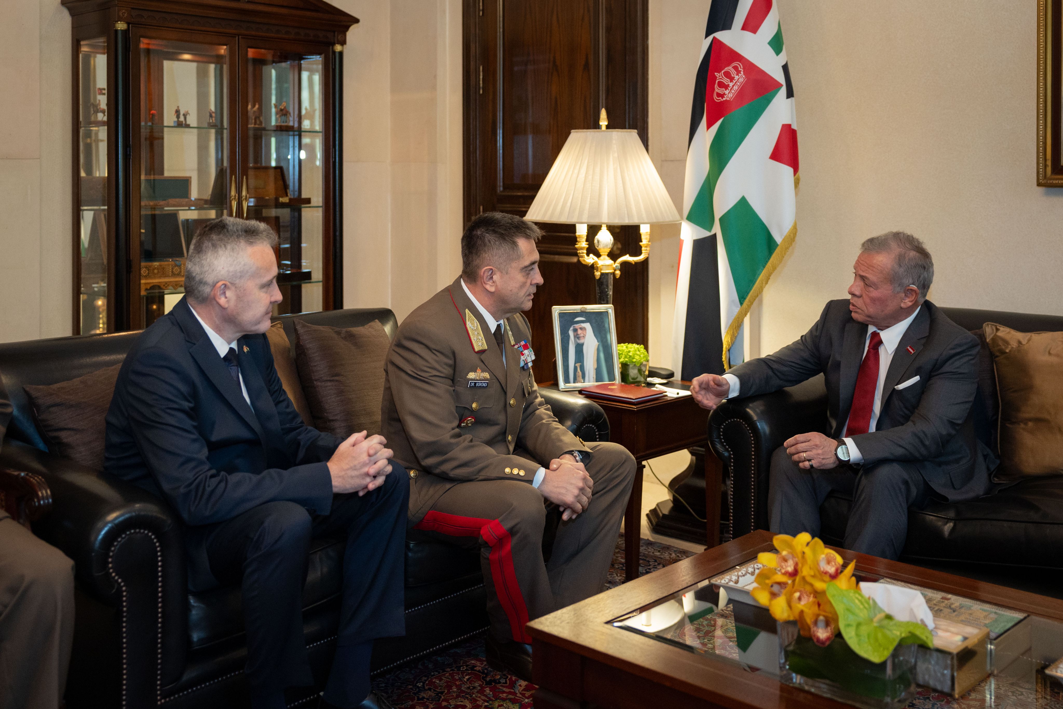 King meets with Hungary chief of defense staff