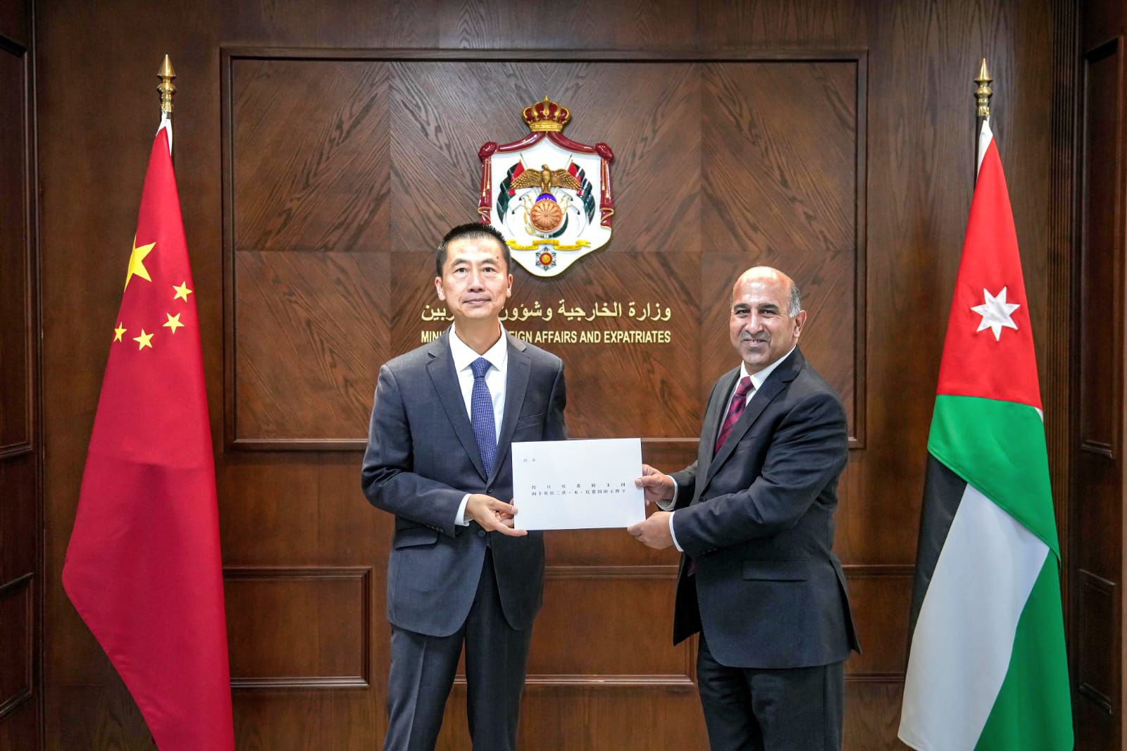 الخارجية تتسلم نسخة من أوراق اعتماد السفير الصيني