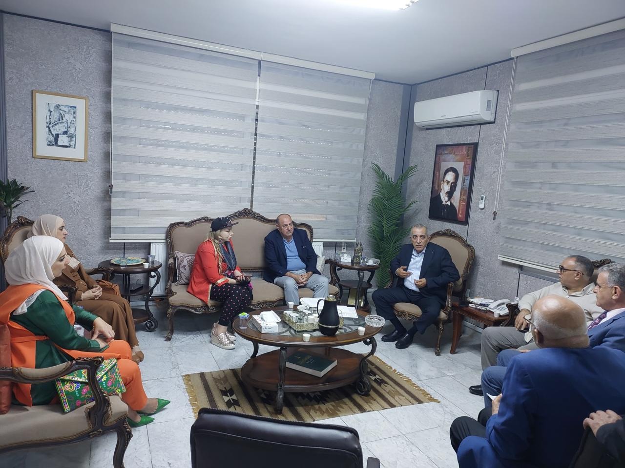 وزير الثقافة يلتقي وفدًا من جمعية الرواد للفنون التشكيلية