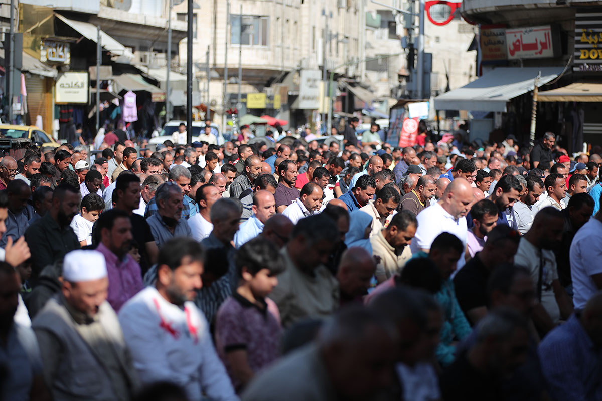 الأردنيون يؤدون صلاة الاستسقاء في مختلف مناطق المملكة