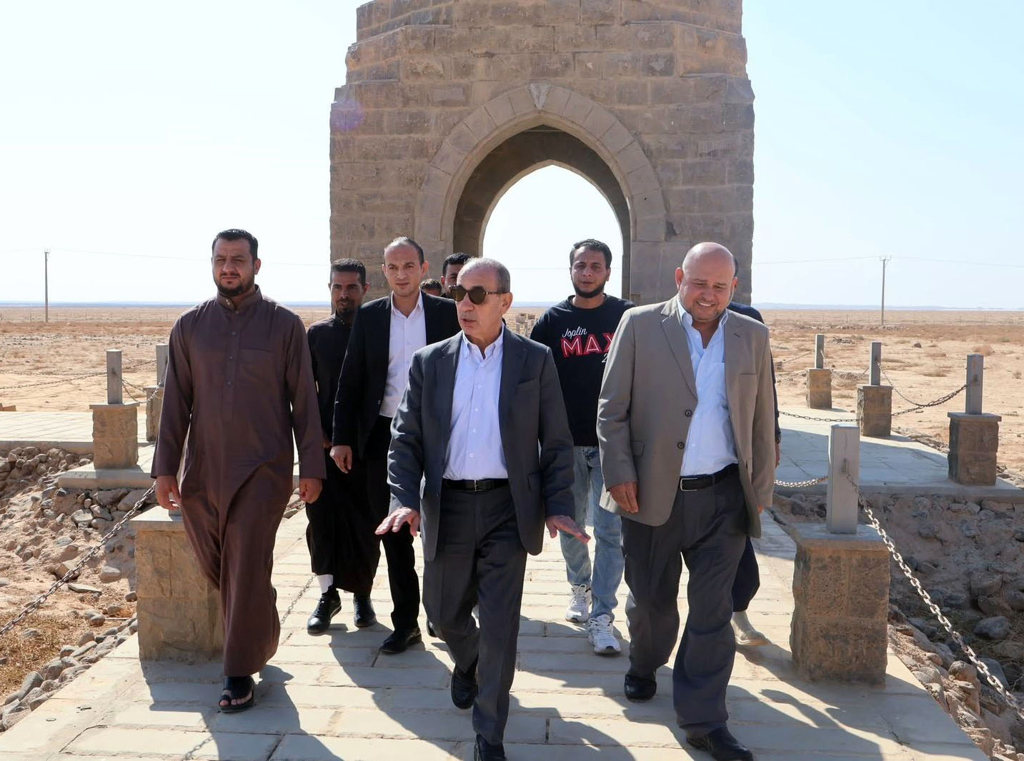 وزير الإدارة المحلية يتفقد بلديتي الصفاوي والمفرق