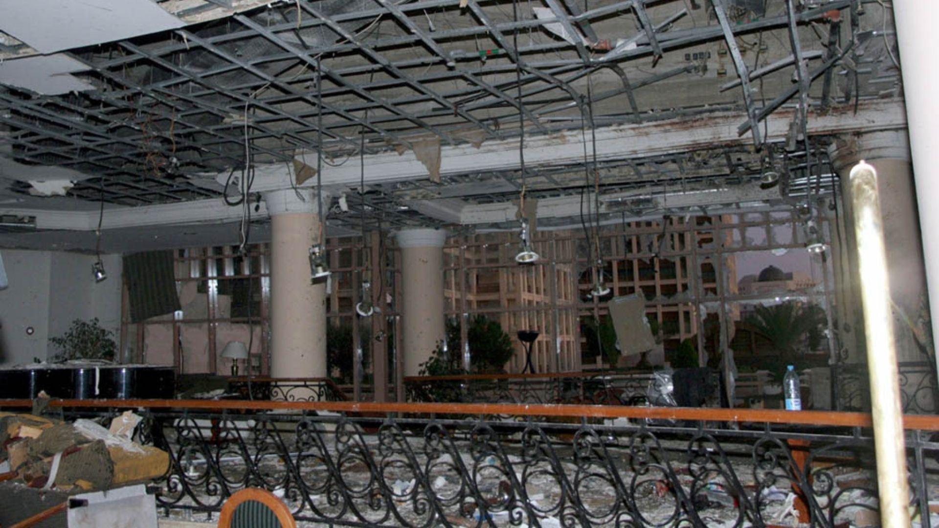 قانونيون: تفجيرات عمان منعطف حاسم في قطع دابر الإرهاب