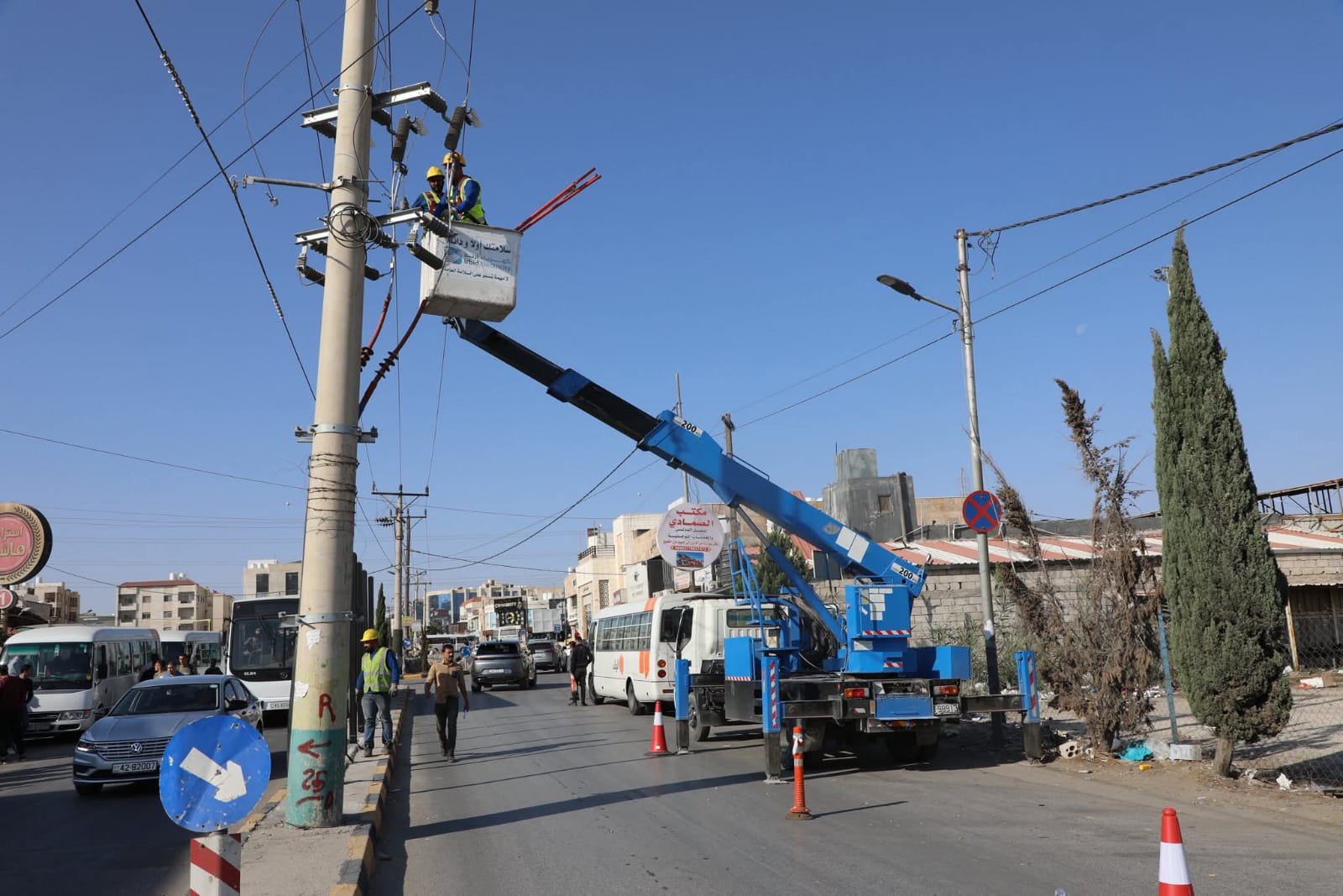 "كهرباء إربد" تركّب محولات بتقنية الكهرباء الحية دون فصل التيار