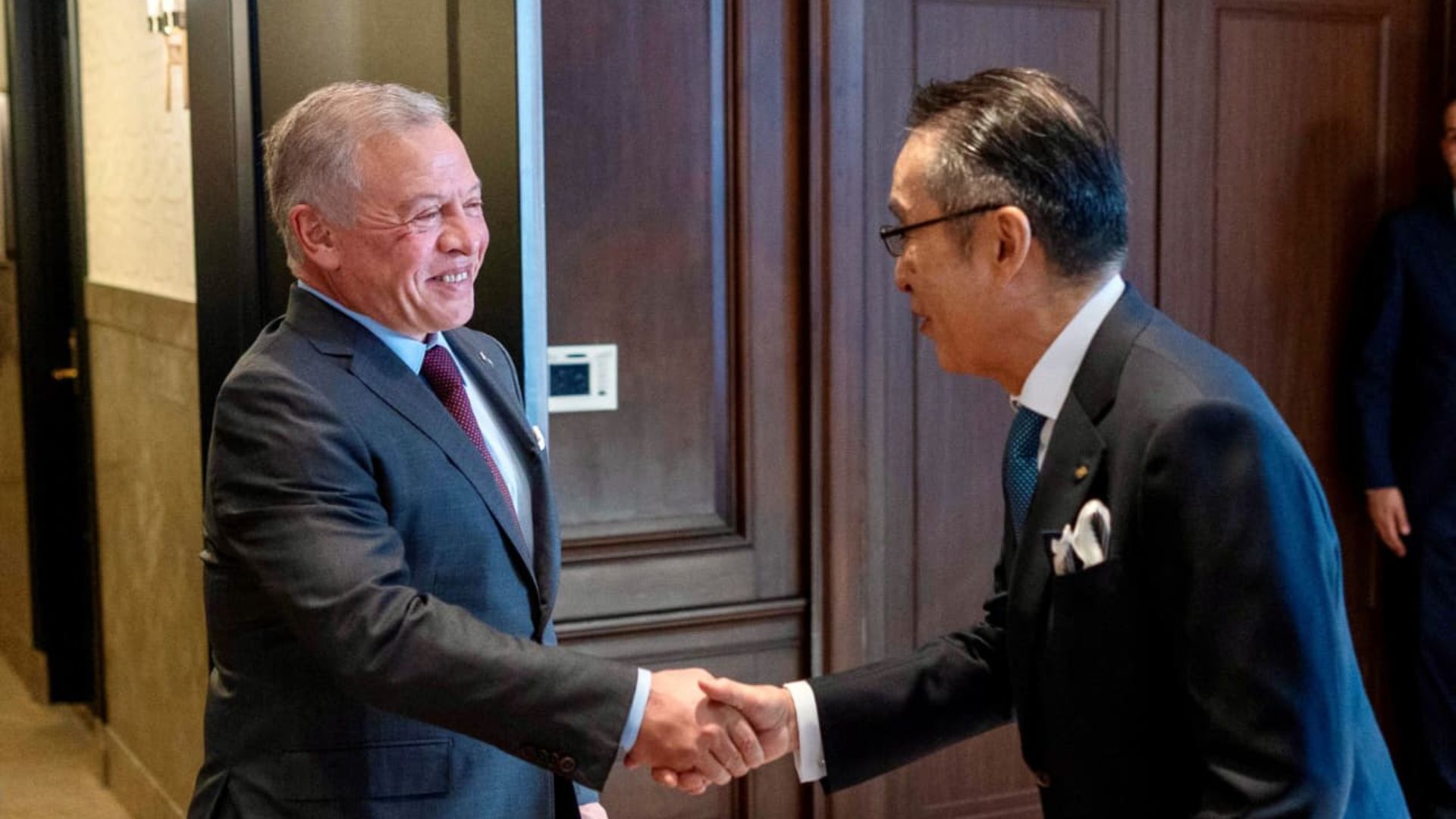 King meets representatives of Japanese companies, discusses economic, investment cooperation