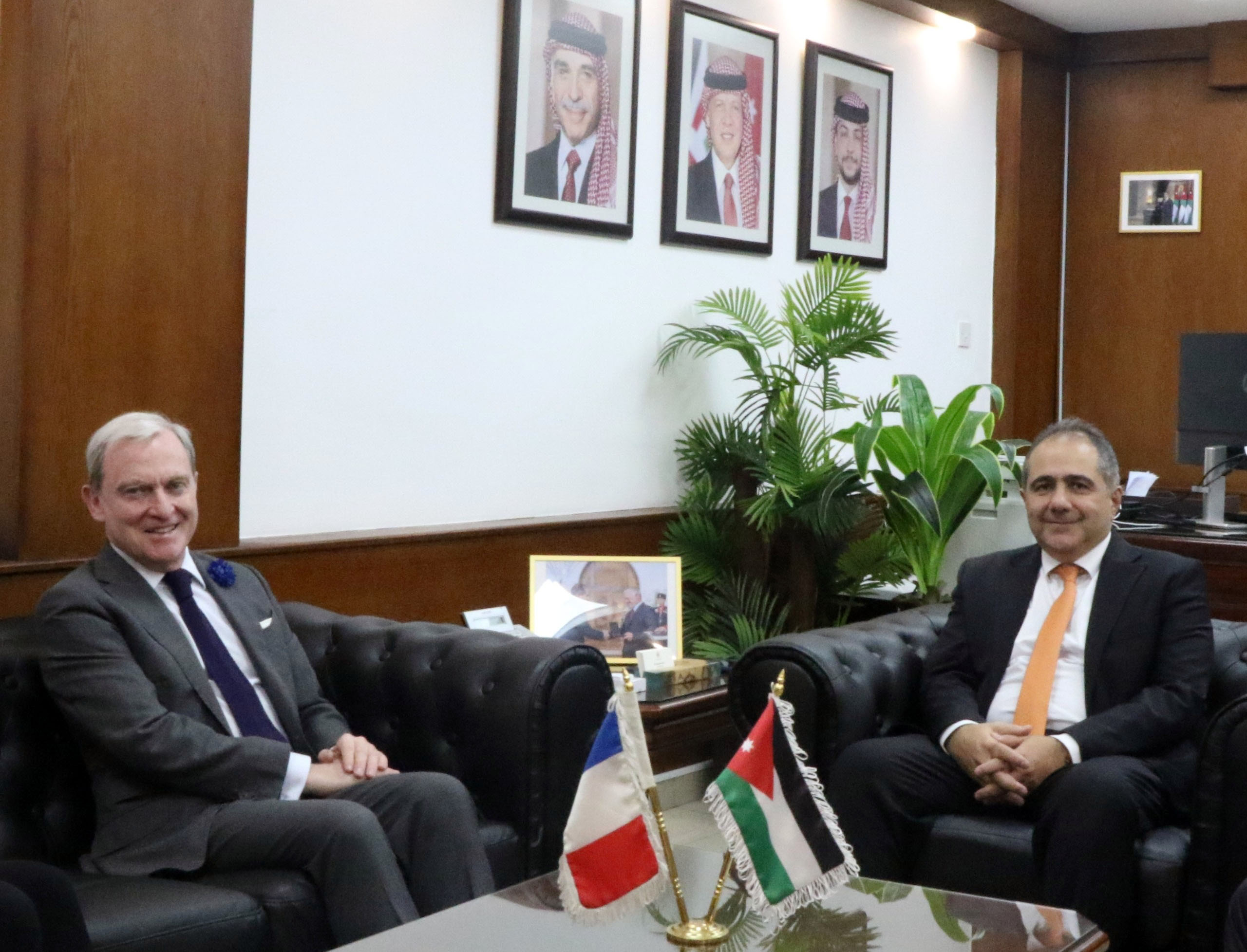 وزير الاستثمار يبحث والسفير الفرنسي تعزيز التعاون الاقتصادي