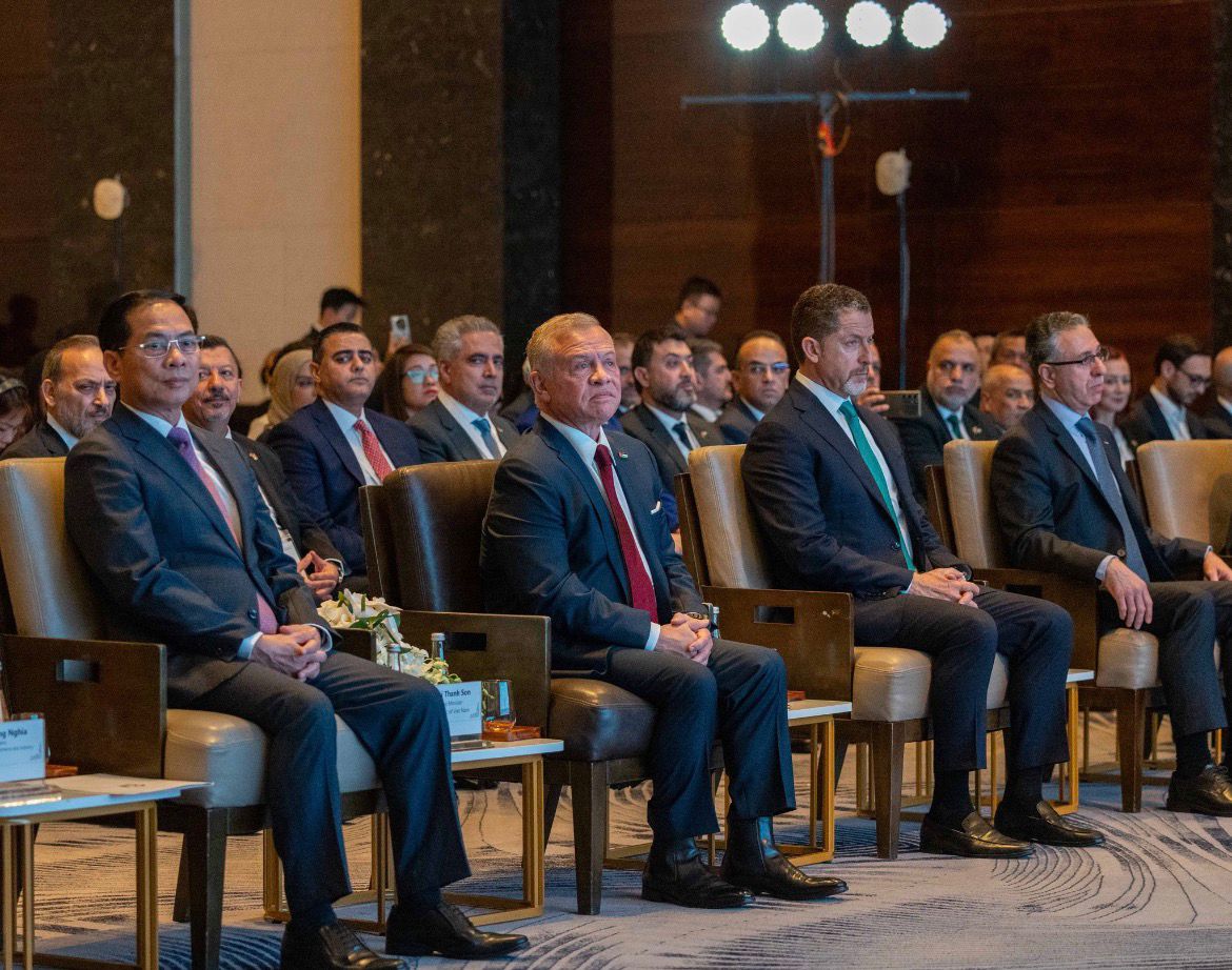 الملك يحضر الجلسة الافتتاحية لملتقى الأعمال الأردني - الفيتنامي في هانوي