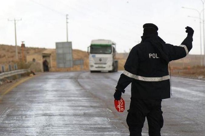 "الأمن العام" يحذر السائقين من خطر الانزلاقات مع بدء تساقط الأمطار