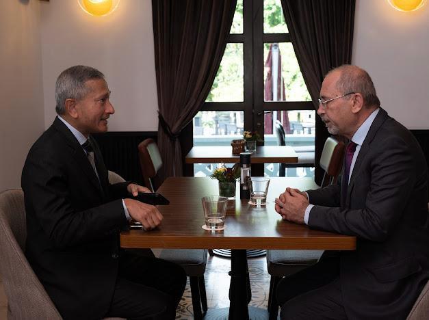 FM, Singaporean counterpart Discuss Regional Developments, Bolster Bilateral Cooperation