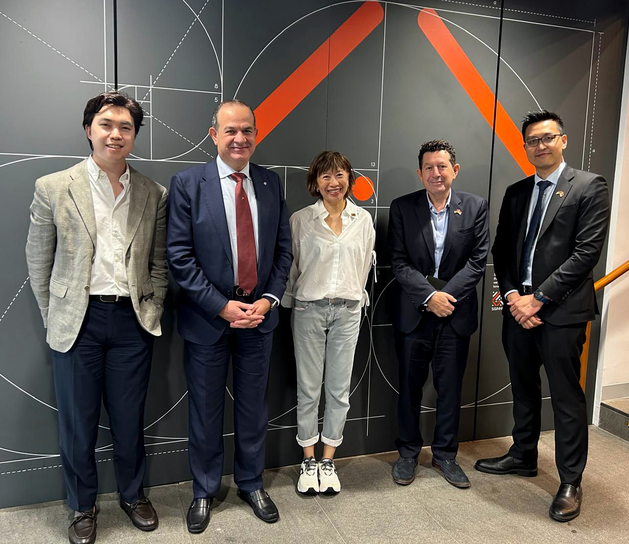 Digital Economy Minister, Singaporean firms leaders explore tech investments