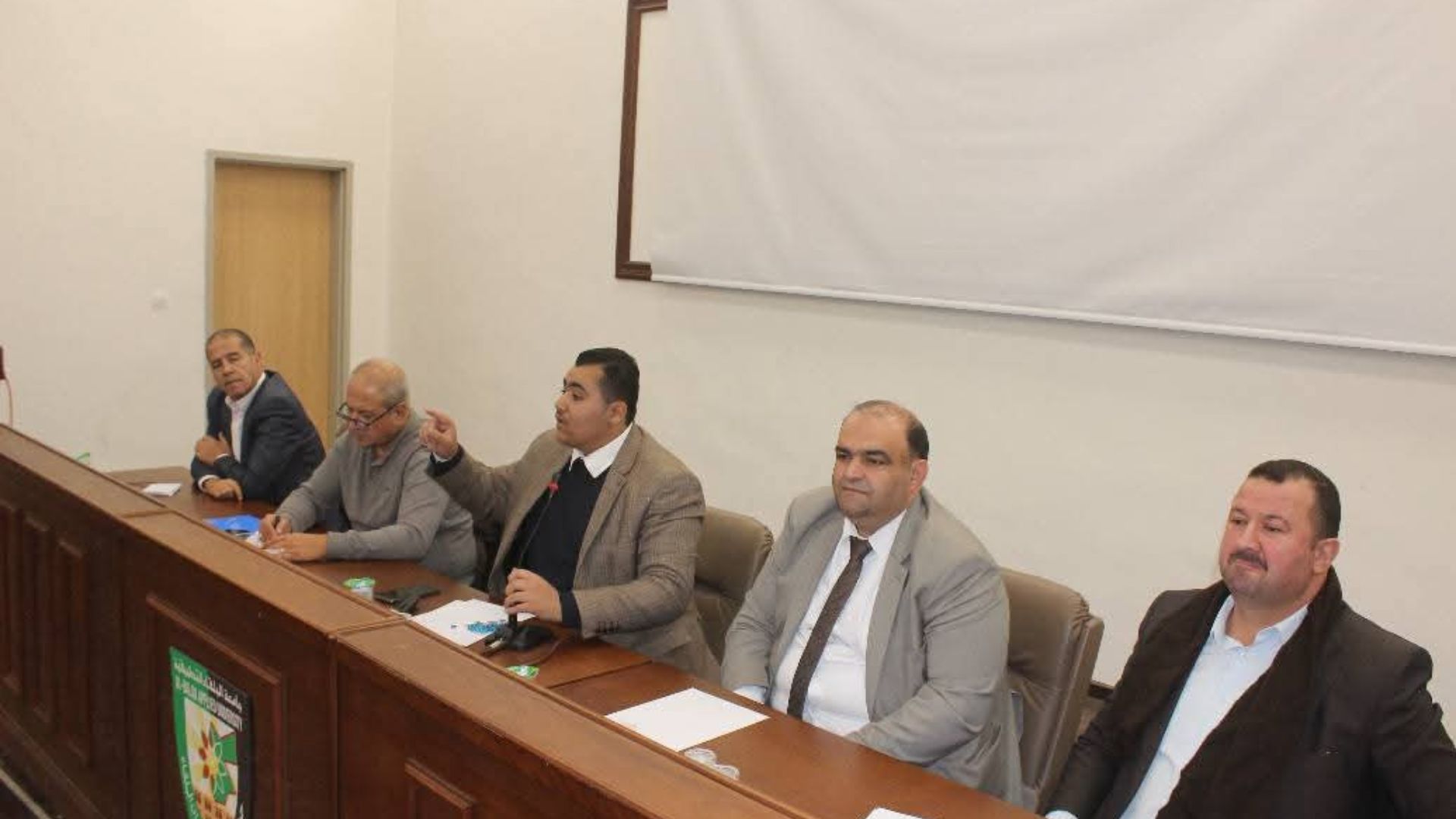 اربد: حوارية بكلية الحصن تناقش "رؤى التحديث والشباب"