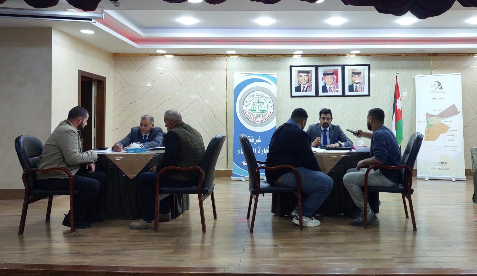 "تجارة الزرقاء" تنظم يومًا وظيفيًا لتمكين الشباب