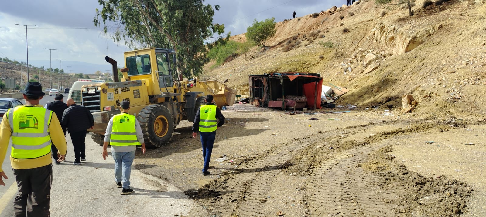 حملة موسعة في جرش لإزالة التعديات على الطرق الرئيسة وتنظيم الأسواق