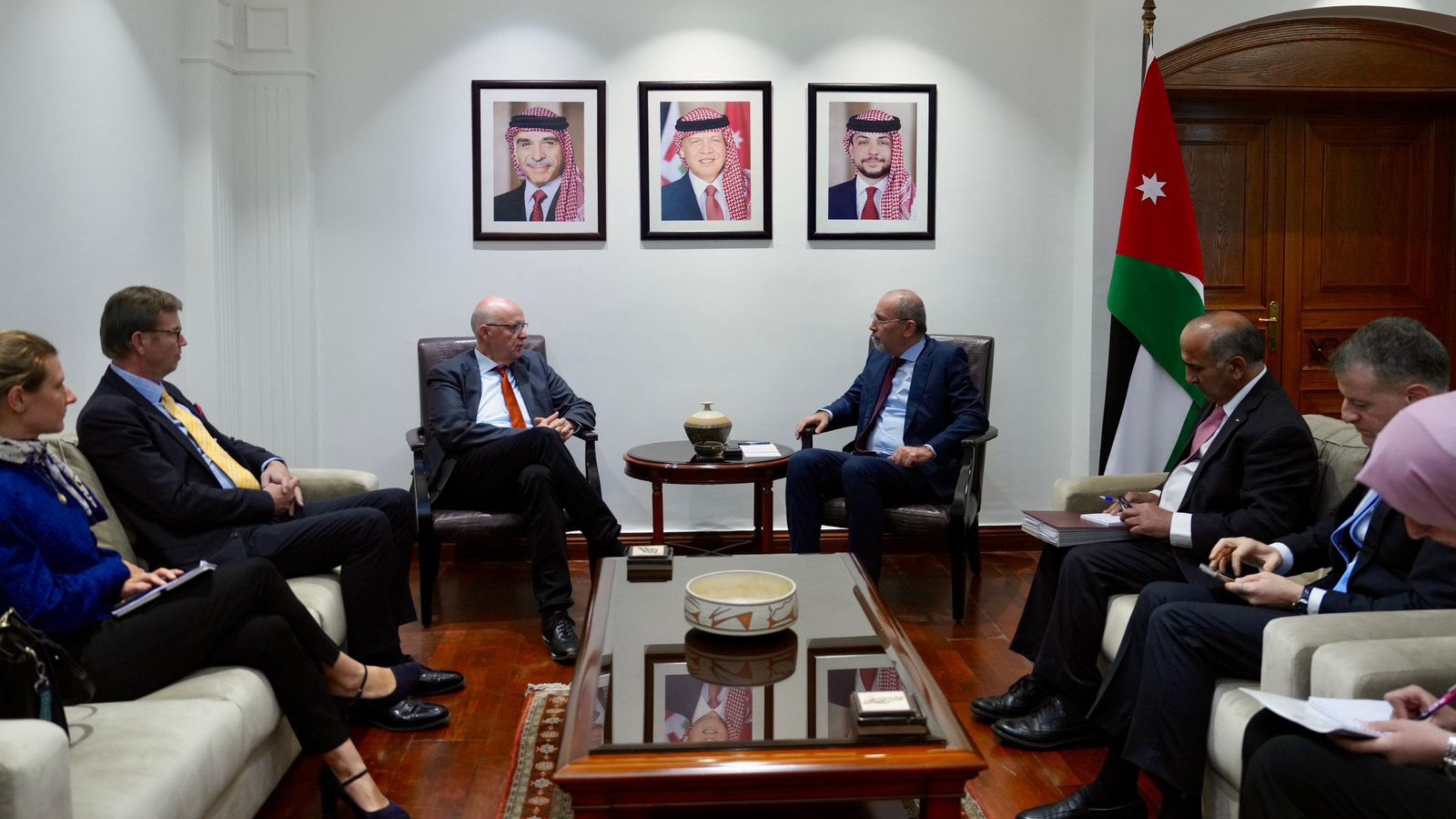 وزير الخارجية يلتقي عضو لجنة الشؤون الخارجية في البرلمان الألماني