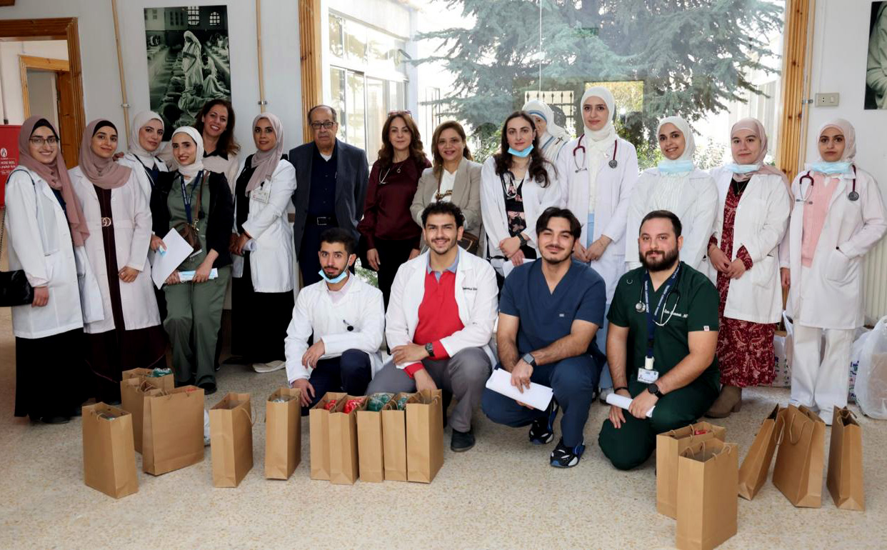 مستشفى الجامعة الأردنيّة ينفذ يوما طبيا مجانيا لكبار السن