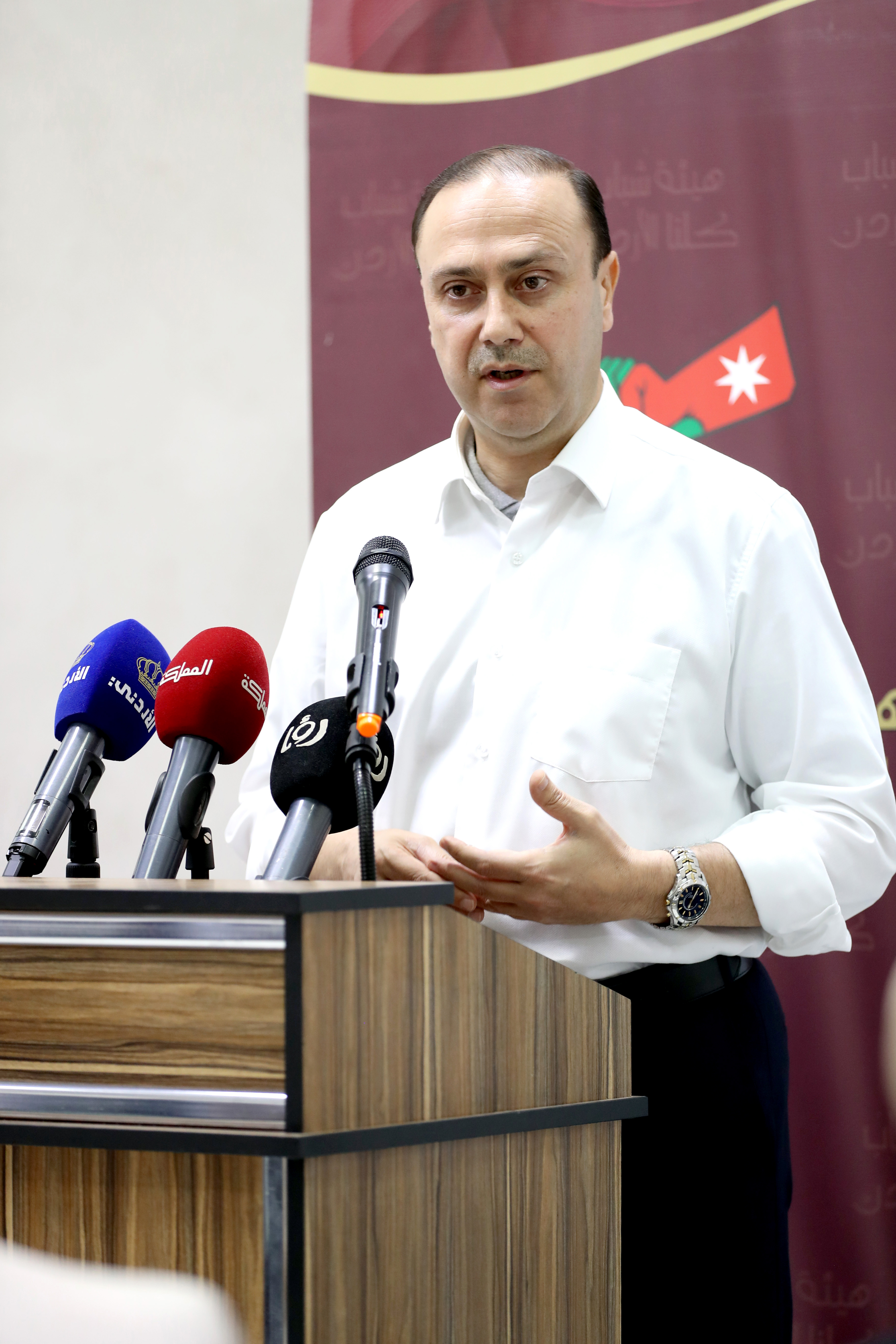 وزير الاتصال الحكومي يحاور الشباب المشاركين ببرنامج "اعداد القيادات الشبابية"