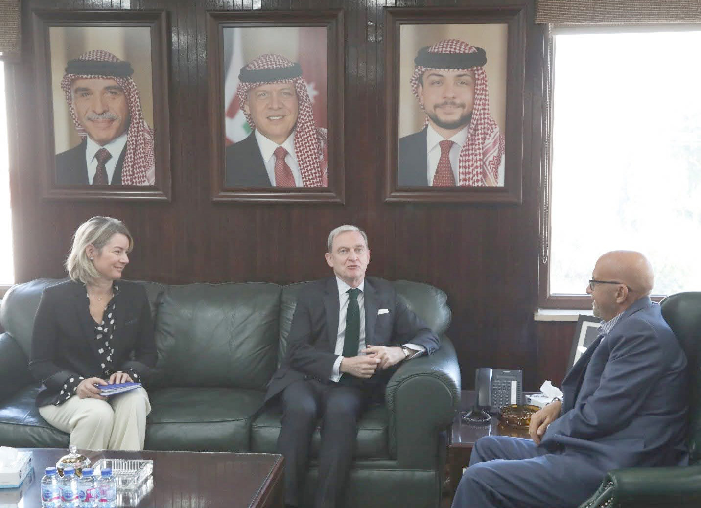 وزير المياه يبحث والسفير الفرنسي أوجه التعاون المشترك