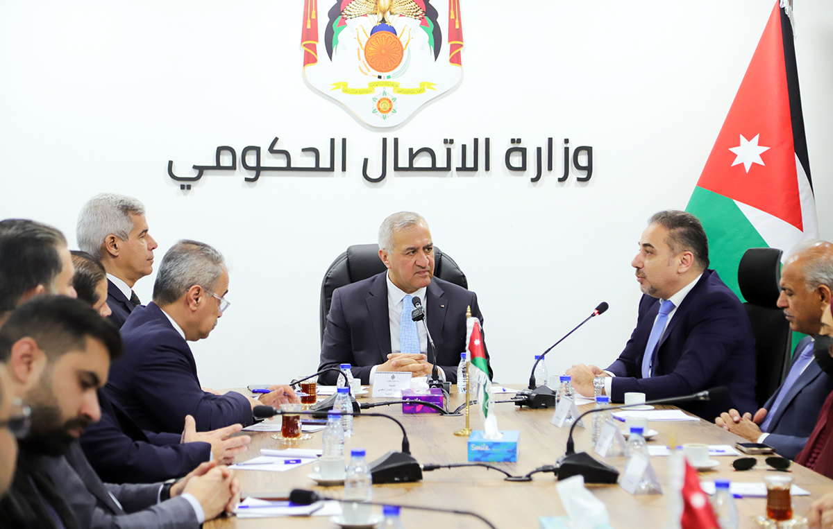 النوايسة يستعرض أمام وفد إماراتي جهود وزارة الاتصال الحكومي