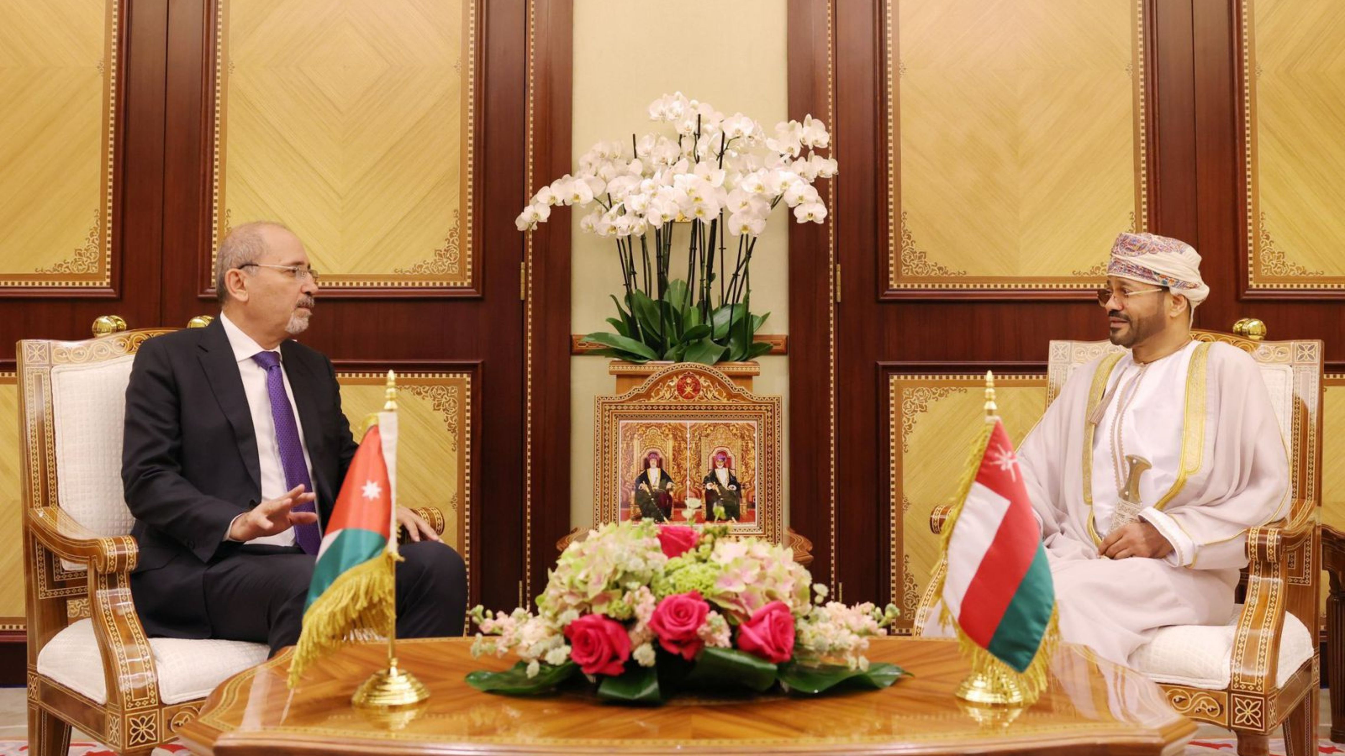 FM, Omani counterpart talk ties, regional developments