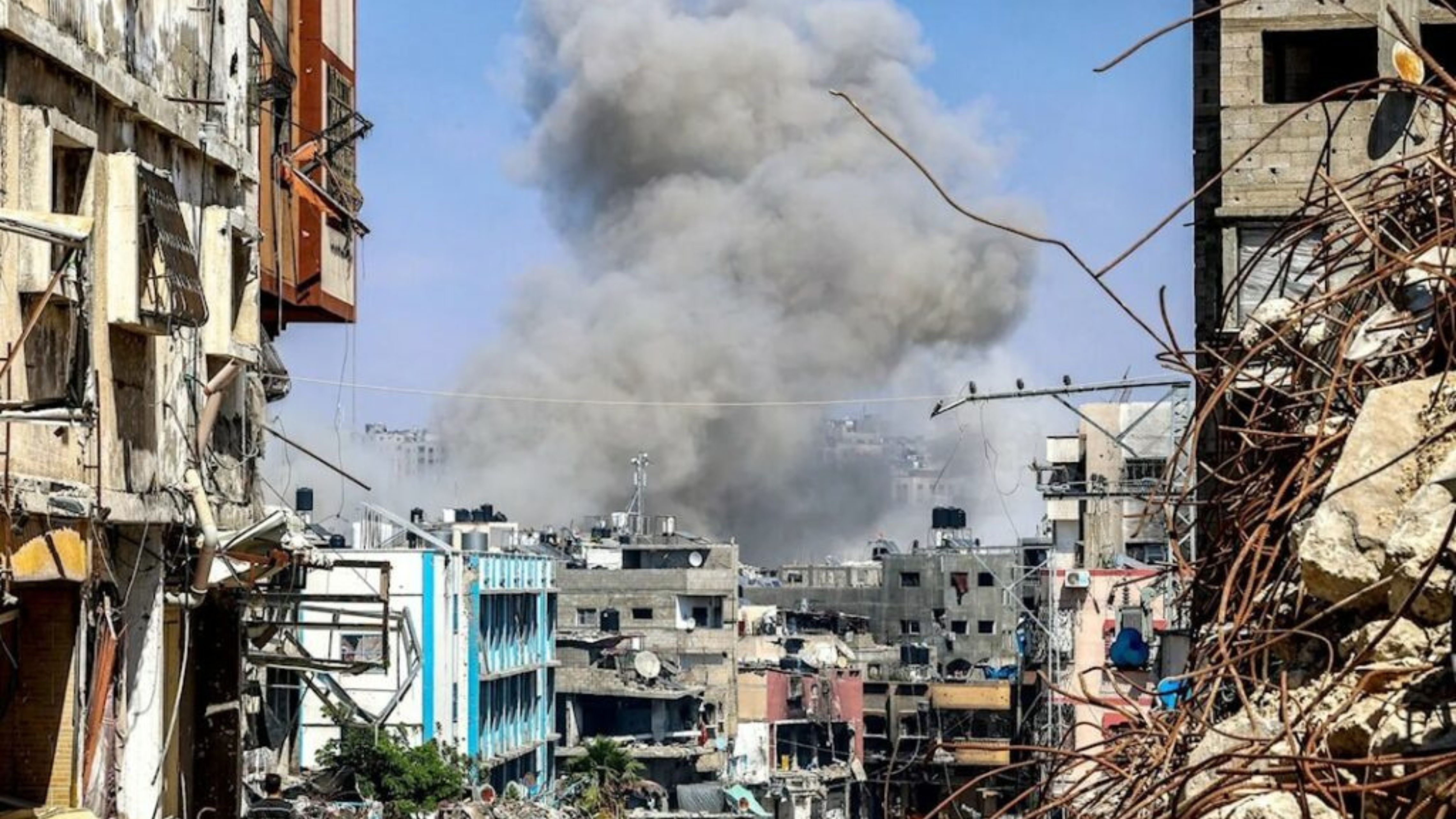 استشهاد طفل وإصابة آخرين بقصف إسرائيلي لشاطئ رفح