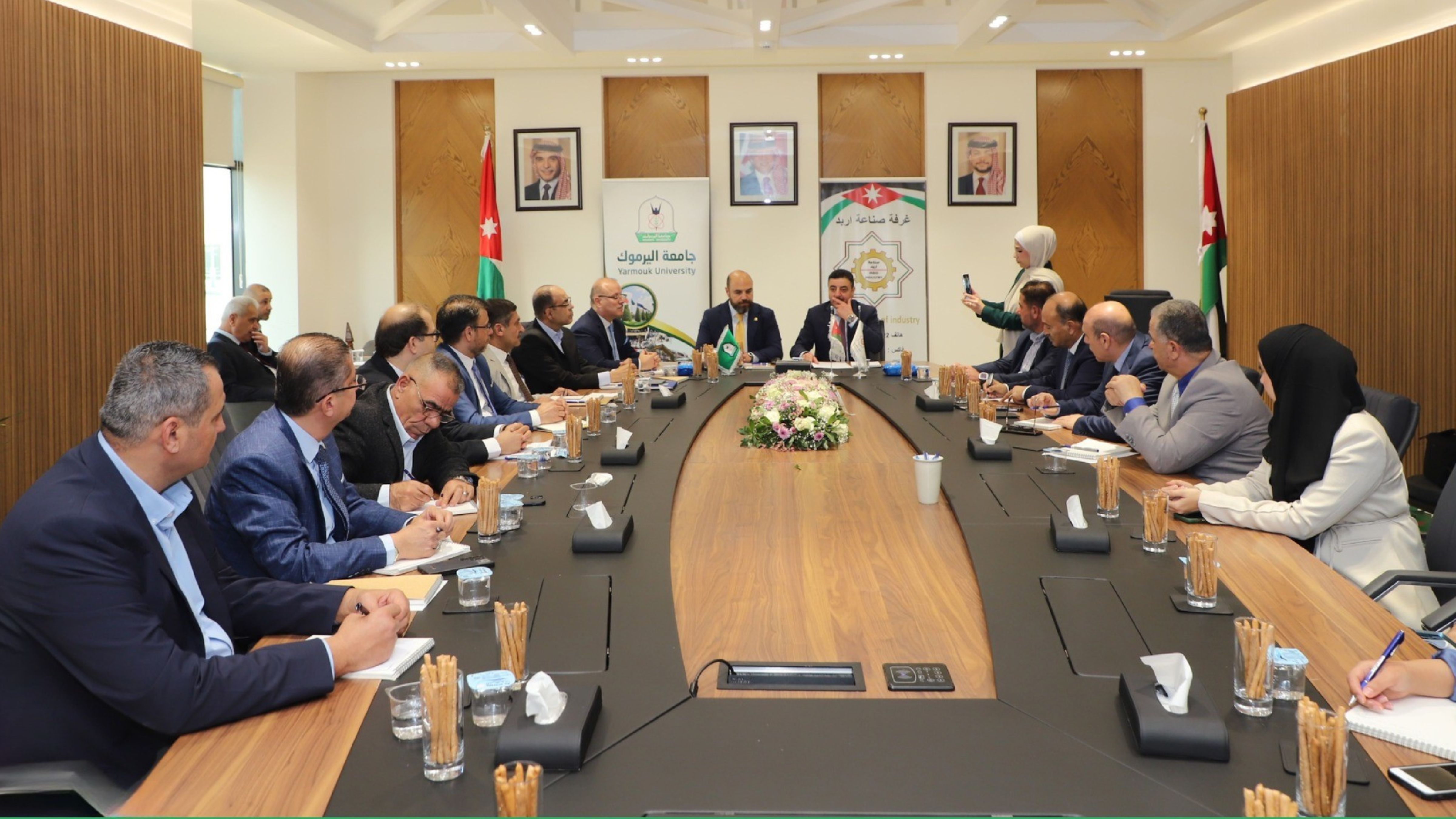 بحث التعاون بين "صناعة إربد" وجامعة اليرموك