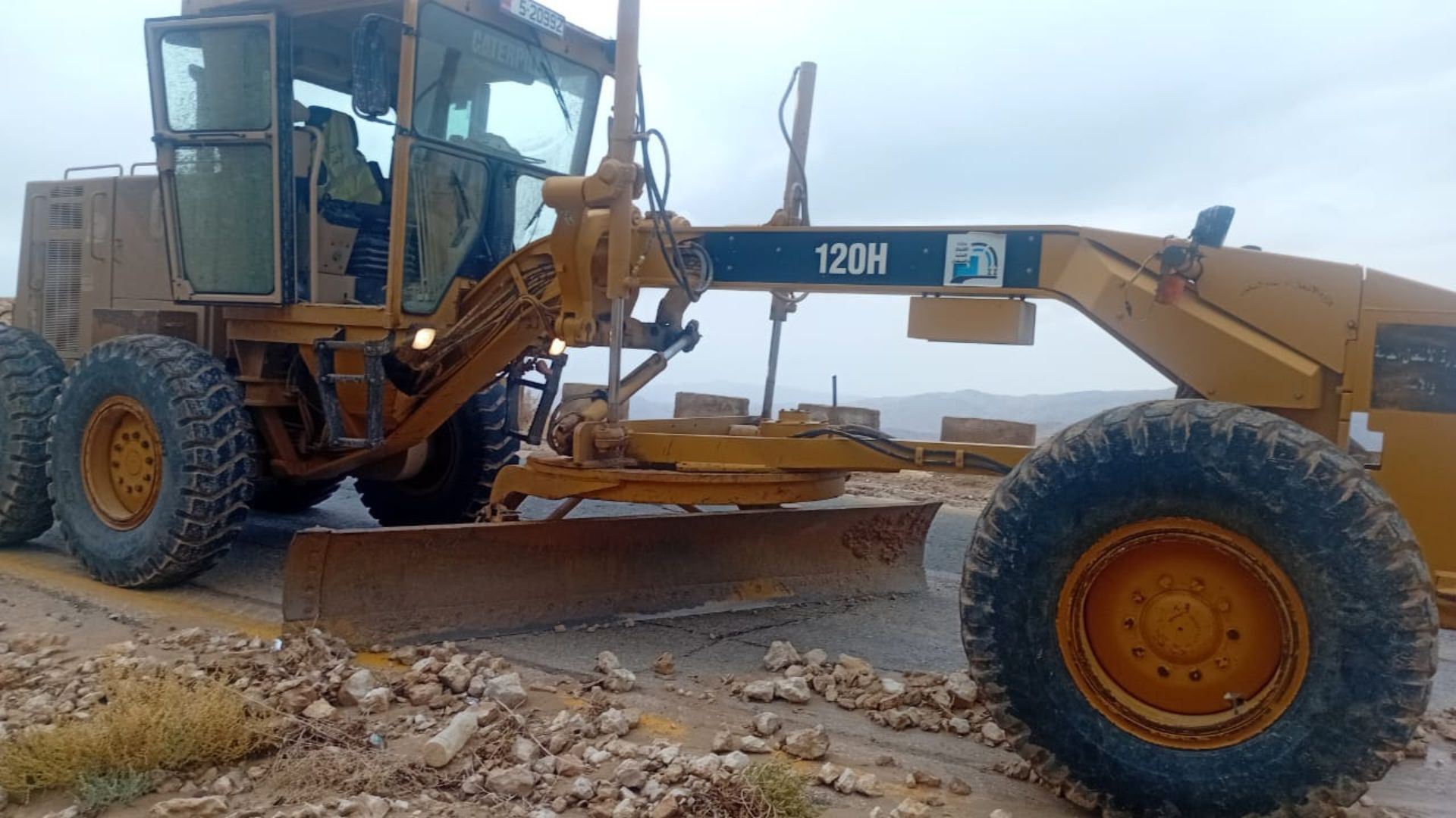 Authorities Clear Landslides and Flooded Roads After Heavy Rain in Tafileh