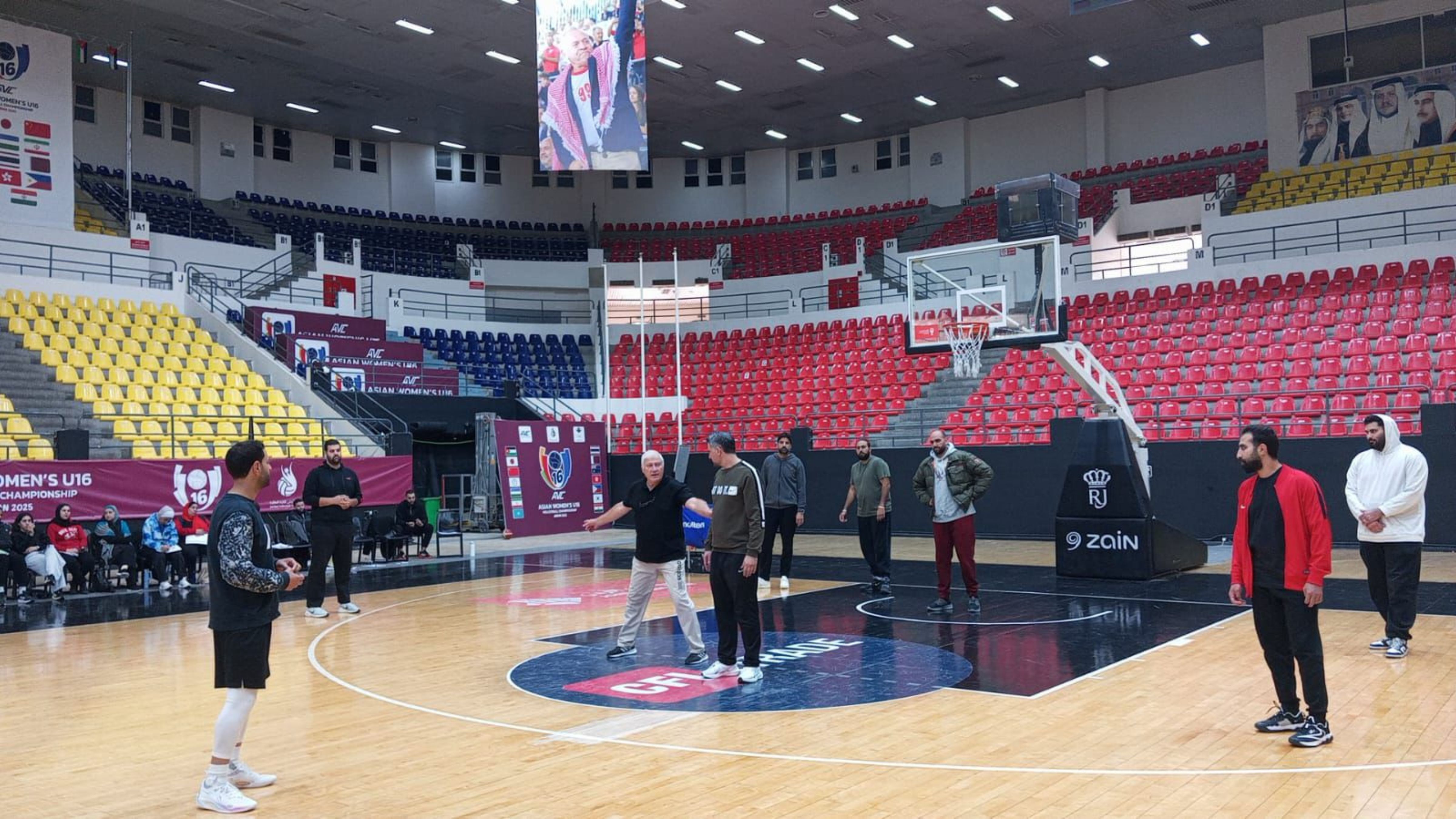 مركز إعداد القيادات الشبابية يختتم دورة مدربي كرة السلة