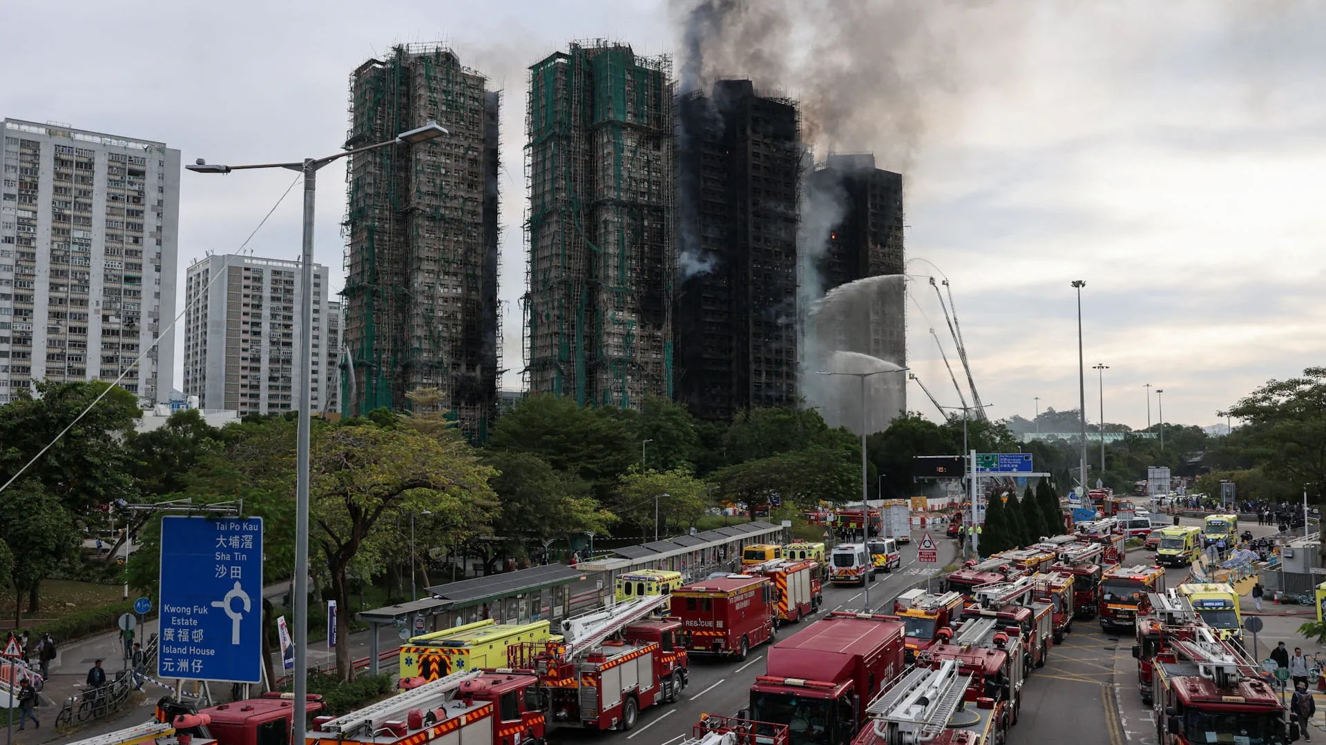 مصرع 44 شخصا وفقدان المئات بحريق في هونغ كونغ