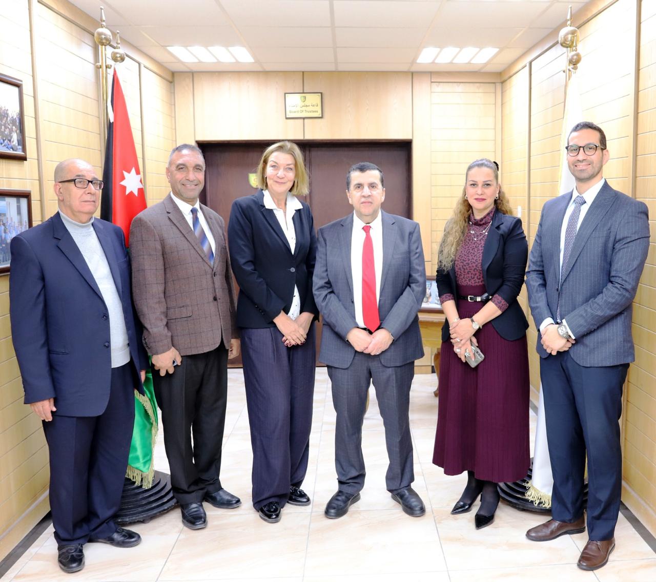 بحث التعاون الأكاديمي والتقني بين البلقاء التطبيقية وشركة بيرسون العالمية