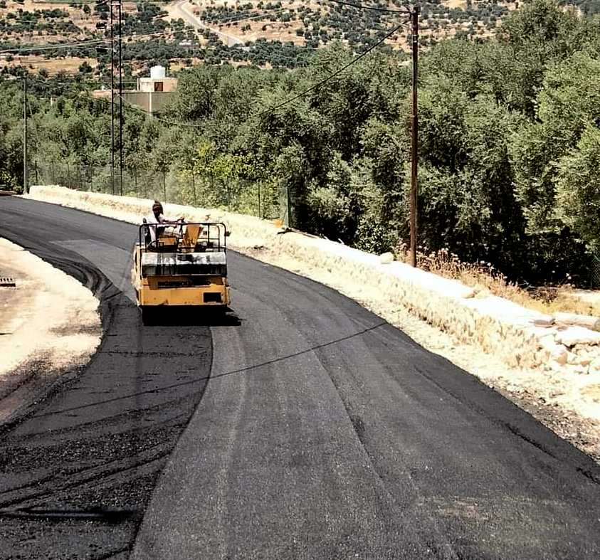 بلدية كفرنجة تبدأ بتعبيد طريق الصافح