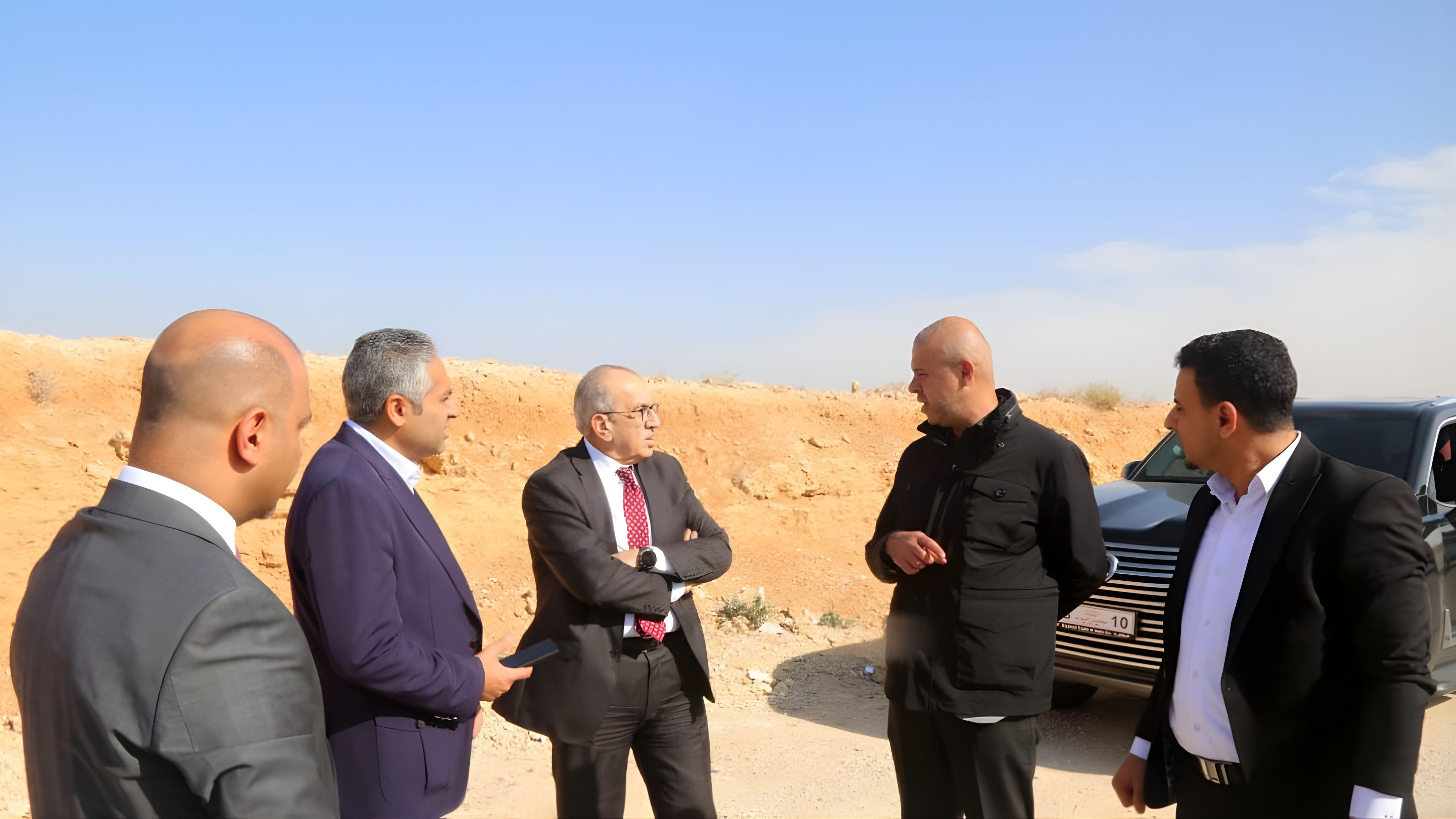 وزير الأشغال يطلع على خطط صيانة طريق المفرق - منشية بني حسن