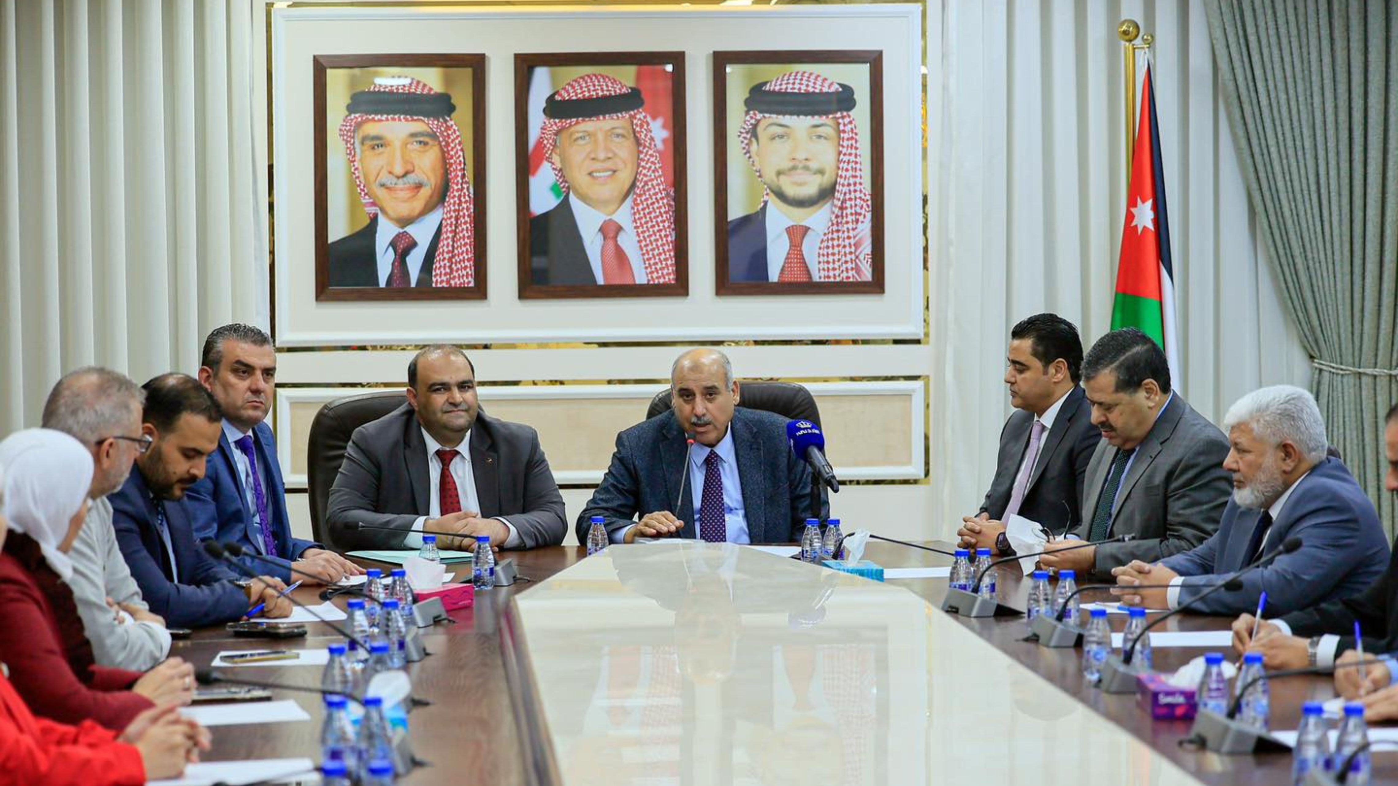 "الريادة النيابية" تؤكد أهمية مواكبة التحول الرقمي